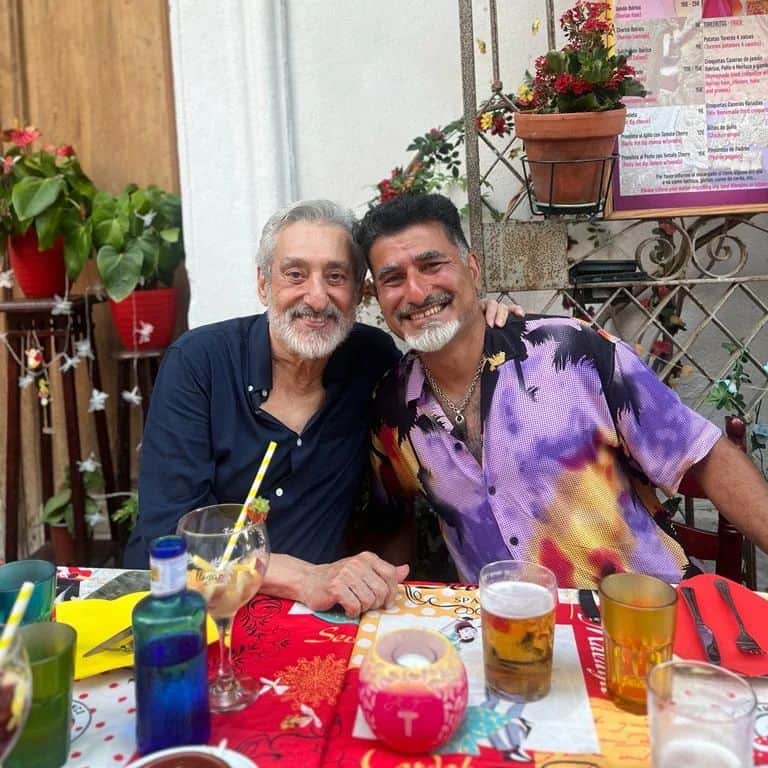 Ebiのインスタグラム：「. یکی از بهترین مردان روزگار که تا به امروز افتخار دوستی با او را داشتم. افشین عزیز پسر دایی همسرم است که همیشه از کنار او بودن و هم کلام شدن با او بی نهایت لذت میبرم.」