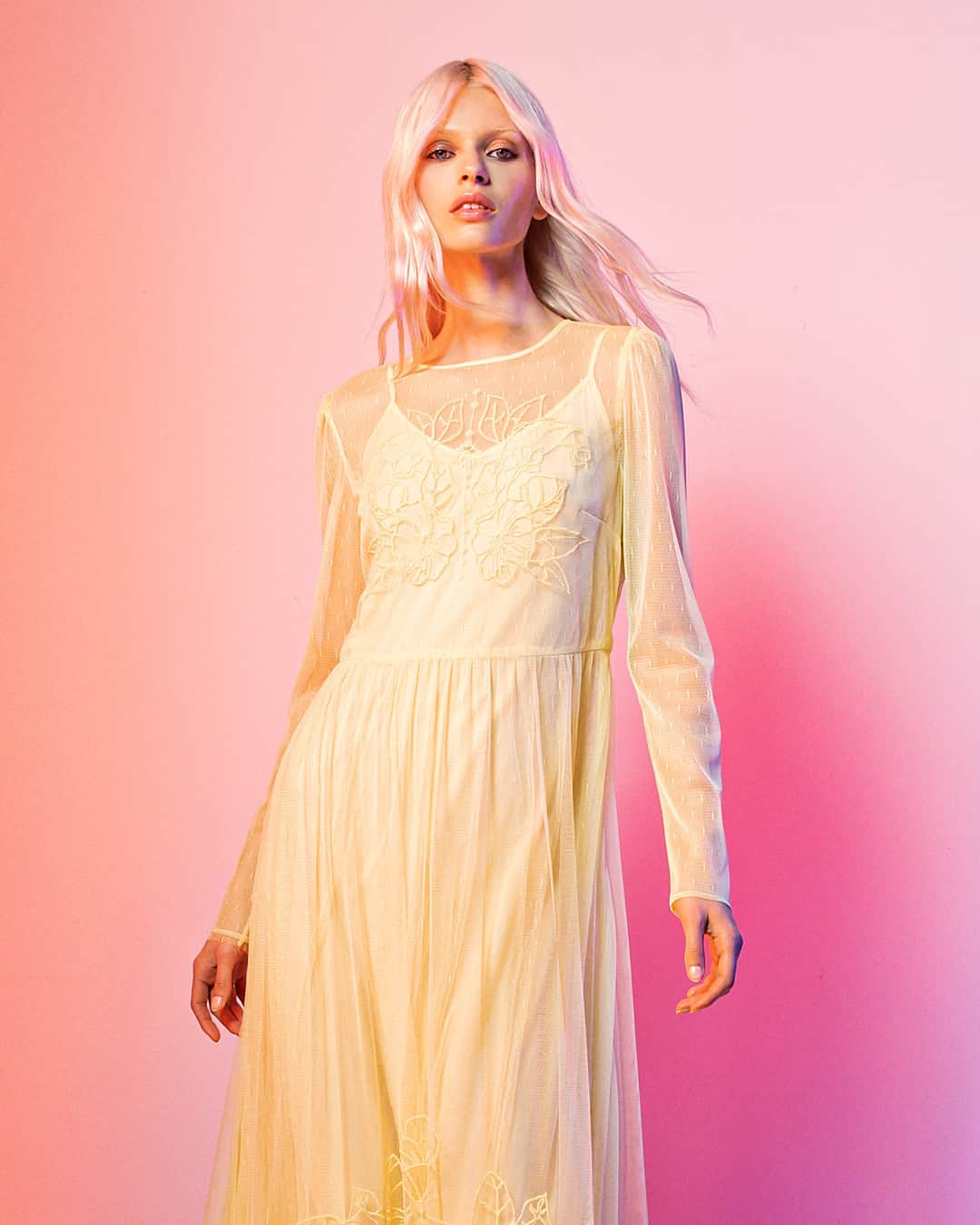 ツインセットのインスタグラム：「Lightness and femininity for this #twinsetmilano long plumetis tulle dress with a delicate thread-embroidery 💫💖 Discover more on our digital store ✔️ #twinsetlover」