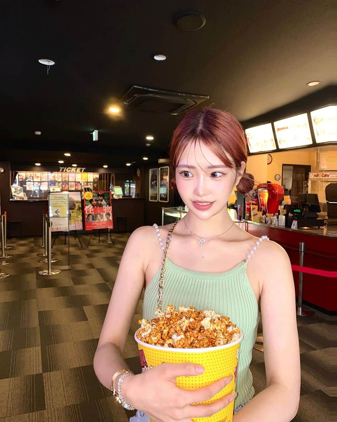 倉田乃彩さんのインスタグラム写真 - (倉田乃彩Instagram)「🍿🧸 ・ ・ エクステ取って次のカラーまでの数週間髪の毛おやすみタイム🧸 ・ ・ 一昨日のLIVEコメ欄でも質問多かったこのトップス💚実は去年買って初おろしアイテムだったの笑 ・ ・ お手頃の可愛い個性的な🇰🇷×🇨🇳系デザインばかりだから唯一好きで買ってるセレクト店。タグ付けておくね🏷️♡ ・ ・」8月25日 19時09分 - i_09_noa