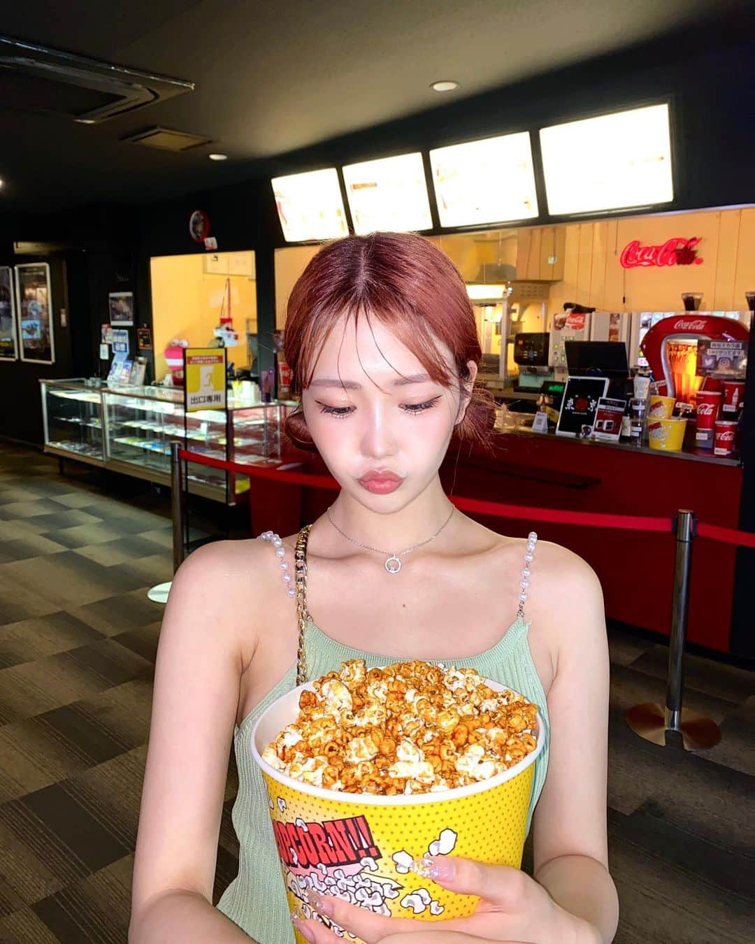 倉田乃彩さんのインスタグラム写真 - (倉田乃彩Instagram)「🍿🧸 ・ ・ エクステ取って次のカラーまでの数週間髪の毛おやすみタイム🧸 ・ ・ 一昨日のLIVEコメ欄でも質問多かったこのトップス💚実は去年買って初おろしアイテムだったの笑 ・ ・ お手頃の可愛い個性的な🇰🇷×🇨🇳系デザインばかりだから唯一好きで買ってるセレクト店。タグ付けておくね🏷️♡ ・ ・」8月25日 19時09分 - i_09_noa