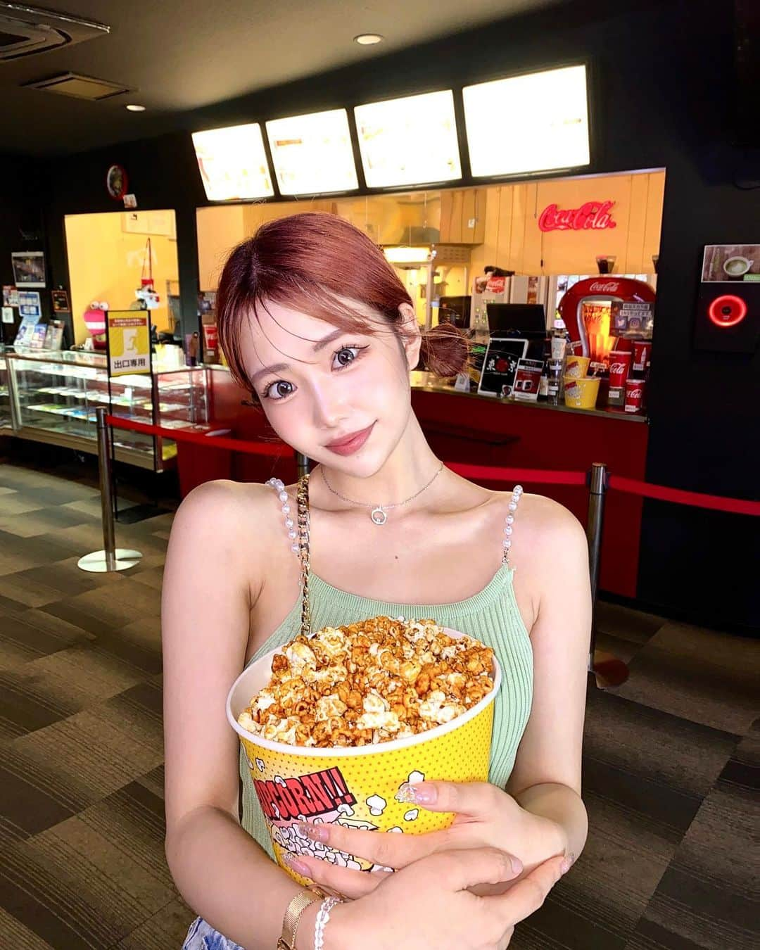 倉田乃彩さんのインスタグラム写真 - (倉田乃彩Instagram)「🍿🧸 ・ ・ エクステ取って次のカラーまでの数週間髪の毛おやすみタイム🧸 ・ ・ 一昨日のLIVEコメ欄でも質問多かったこのトップス💚実は去年買って初おろしアイテムだったの笑 ・ ・ お手頃の可愛い個性的な🇰🇷×🇨🇳系デザインばかりだから唯一好きで買ってるセレクト店。タグ付けておくね🏷️♡ ・ ・」8月25日 19時09分 - i_09_noa