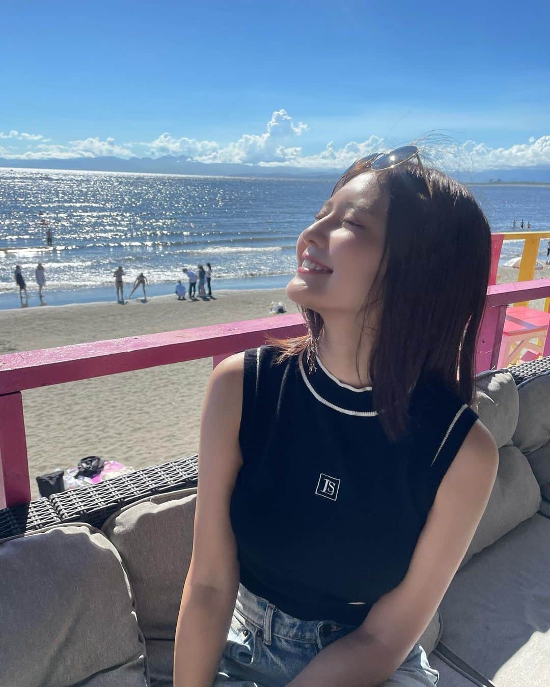 林ゆめのインスタグラム：「江ノ島行ってきた🩵 天気良すぎて最高だったけど 汗と潮風ですぐに髪の毛ボサボサになった🤣 8月終わるのにまだまだ暑い🫠」