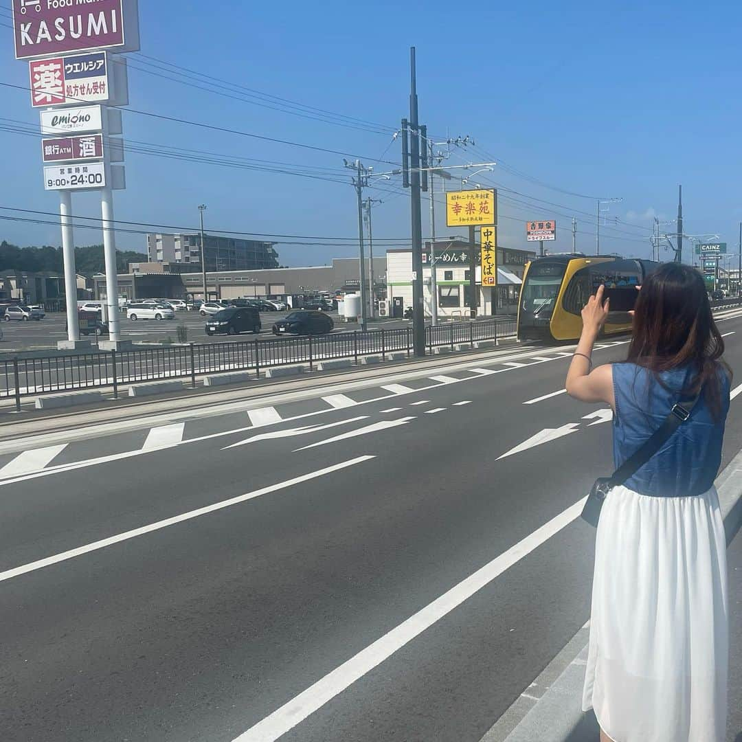 南武果歩のインスタグラム：「先輩とデート🙌💓  ひまわり行きたいって言ったり、ラーメン食べたいって言ってたのに、最後のSAでは胃薬飲んでた…😭🙌笑  そんな女優帽まで用意した先輩との休日でした🫶🫶🫶」