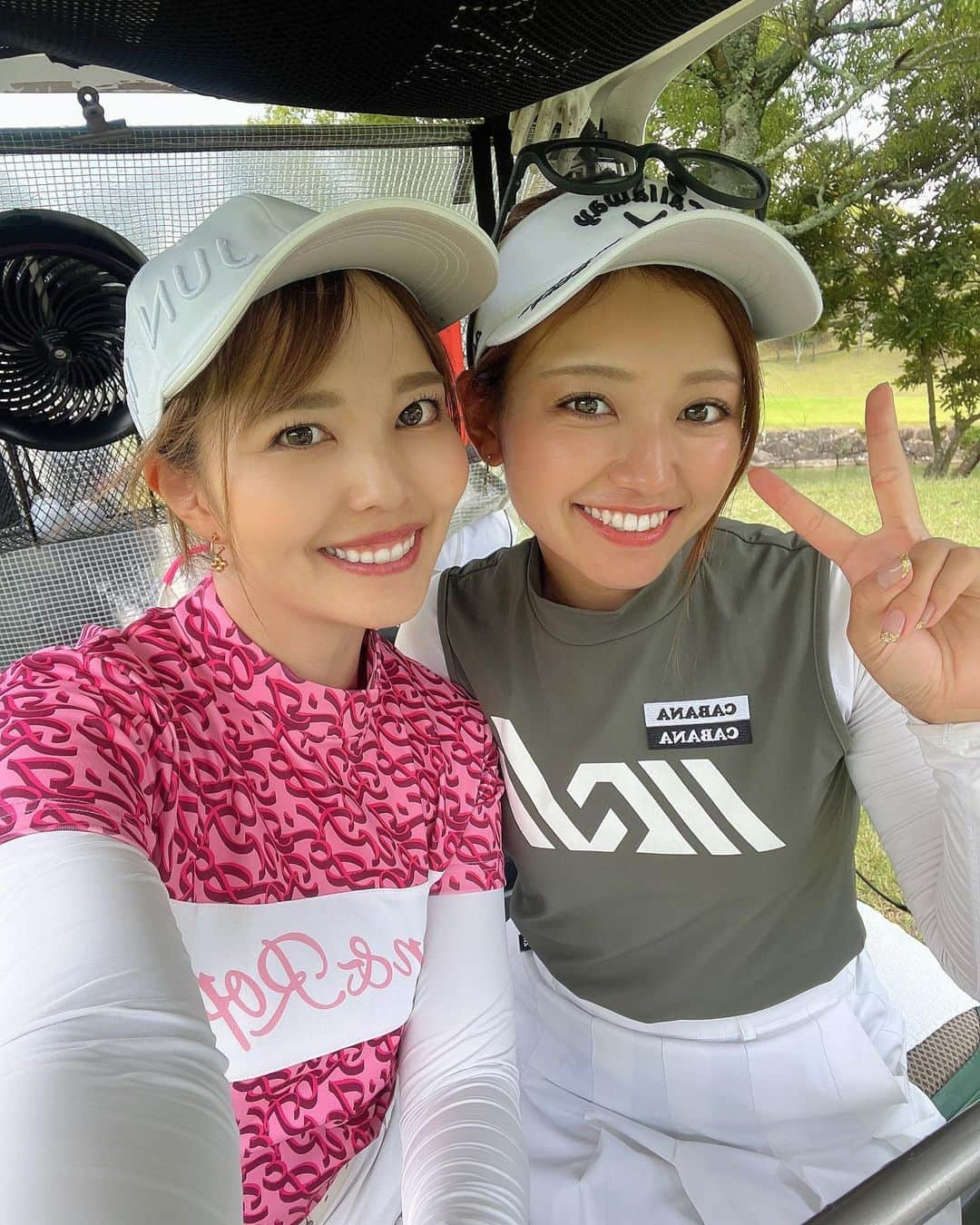 MINAMIのインスタグラム：「@sakuyako_golf 😚❤️ この日も楽しかったなぁ🫶 2人とも調子良きでした😊 来月も楽しみ⛳️  ゴルフも行ってるし、日焼けもしやすいからみんなに黒くなったねって言われる🤣🙌🏿  熱中症対策は @pinkion.athlete 🩷 .  #ゴルフ #ゴルフ女子 #ゴルフ男子 #スポーツ女子 # #golf #golfing #golfer #golfwear #ゴルフウェア #ゴルフコーデ #YouTube #골프 #골프여자 #高尔夫  #instagolf #ゴルフ好きな人と繋がりたい」