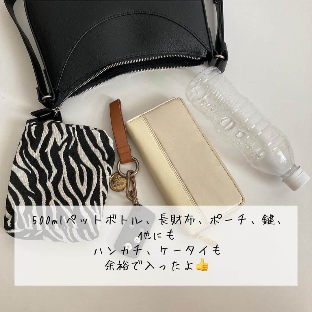 4yuuu!さんのインスタグラム写真 - (4yuuu!Instagram)「秋冬コーデに使える予感大‼️ ＼UNIQLOの人気バッグ👜／  今回は、 @mu320 さんの投稿をお借りしてご紹介します🎵 ＝＝＝＝＝＝＝＝＝＝＝＝＝＝＝＝＝＝＝＝＝＝＝＝＝ もう買った！？ 発売してすぐに姿を消したこのバッグ。 再入荷するって知ってすぐにgetしてました✨  カッチリしたバッグ欲しかったんだ🤤 カジュアル派もキレイめさんもどっちにも使いやすいと思う👍  しっかり荷物も入って、2wayに持てて、しかも高見え👏 これからめっちゃ使いまくりそうな予感♡  @uniqlo_with  ☑︎レザータッチワンハンドルバッグ black/brown/2,990円 _________________________ #uniqlo#uniqlo購入品#uniqloコーデ#ユニクロ#ユニクロ購入品#ユニクロコーデ#レザータッチワンハンドルバッグ#夏服コーデ#着回し#着回しコーデ#高身長コーデ#高身長女子コーデ#165cm#165cmコーデ#アラフォーコーデ#40代コーデ」8月26日 16時00分 - 4yuuu_com