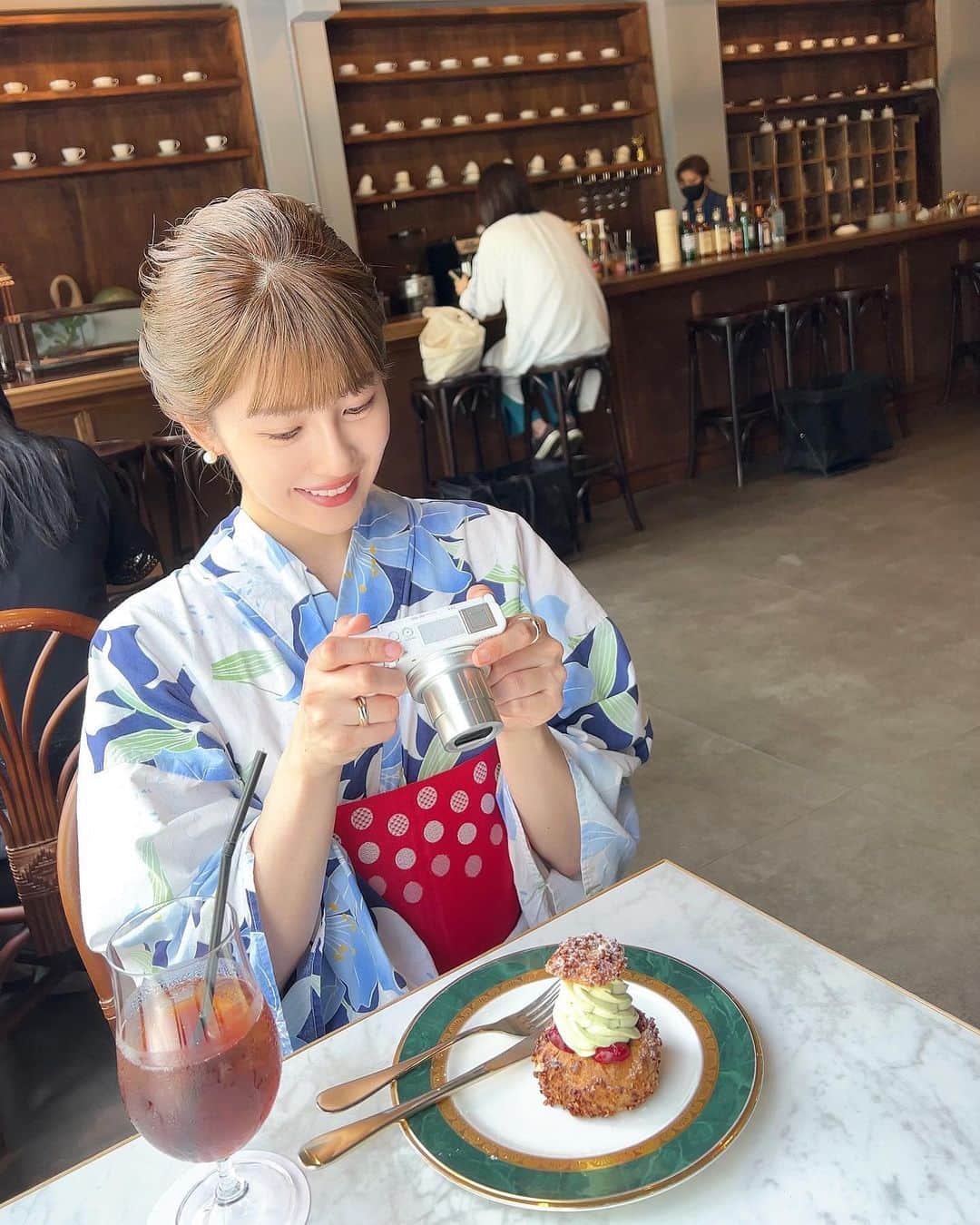 神田れいみさんのインスタグラム写真 - (神田れいみInstagram)「🍉  みなさま 一週間お疲れさまでした🥰🤍  今年は浴衣を着る予定がないので 去年の写真を引っ張り出してきました🤗  一枚目に写っている 簪の赤い飾り玉は手作りです🏮  さて！いよいよ今日から🏀W杯です！ すでにテレビの前で待機中！たのしみっ♡ . . . 再投稿しました。 いいねくださっていた方、すみません🥺💦」8月25日 19時31分 - kandareimi
