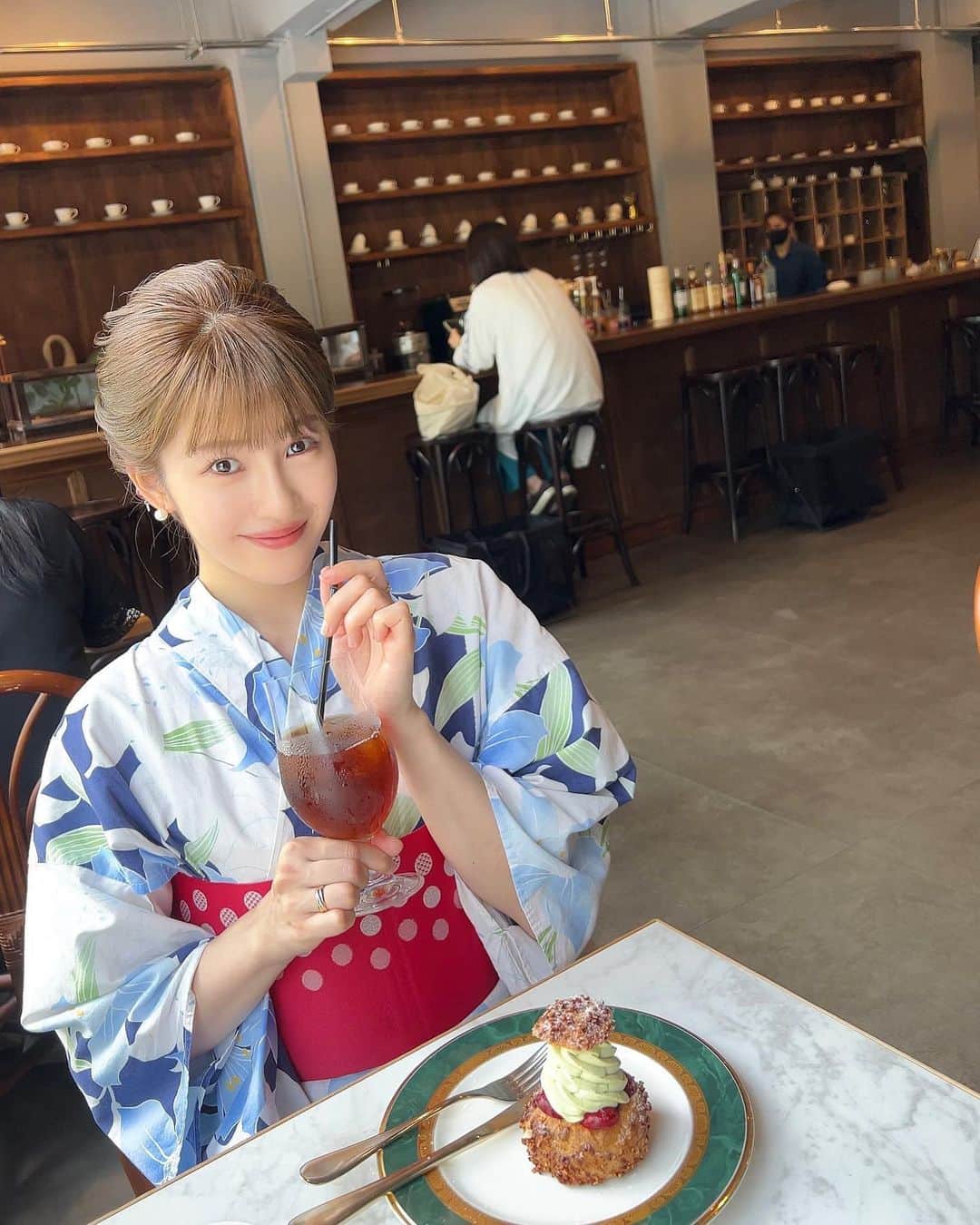 神田れいみさんのインスタグラム写真 - (神田れいみInstagram)「🍉  みなさま 一週間お疲れさまでした🥰🤍  今年は浴衣を着る予定がないので 去年の写真を引っ張り出してきました🤗  一枚目に写っている 簪の赤い飾り玉は手作りです🏮  さて！いよいよ今日から🏀W杯です！ すでにテレビの前で待機中！たのしみっ♡ . . . 再投稿しました。 いいねくださっていた方、すみません🥺💦」8月25日 19時31分 - kandareimi