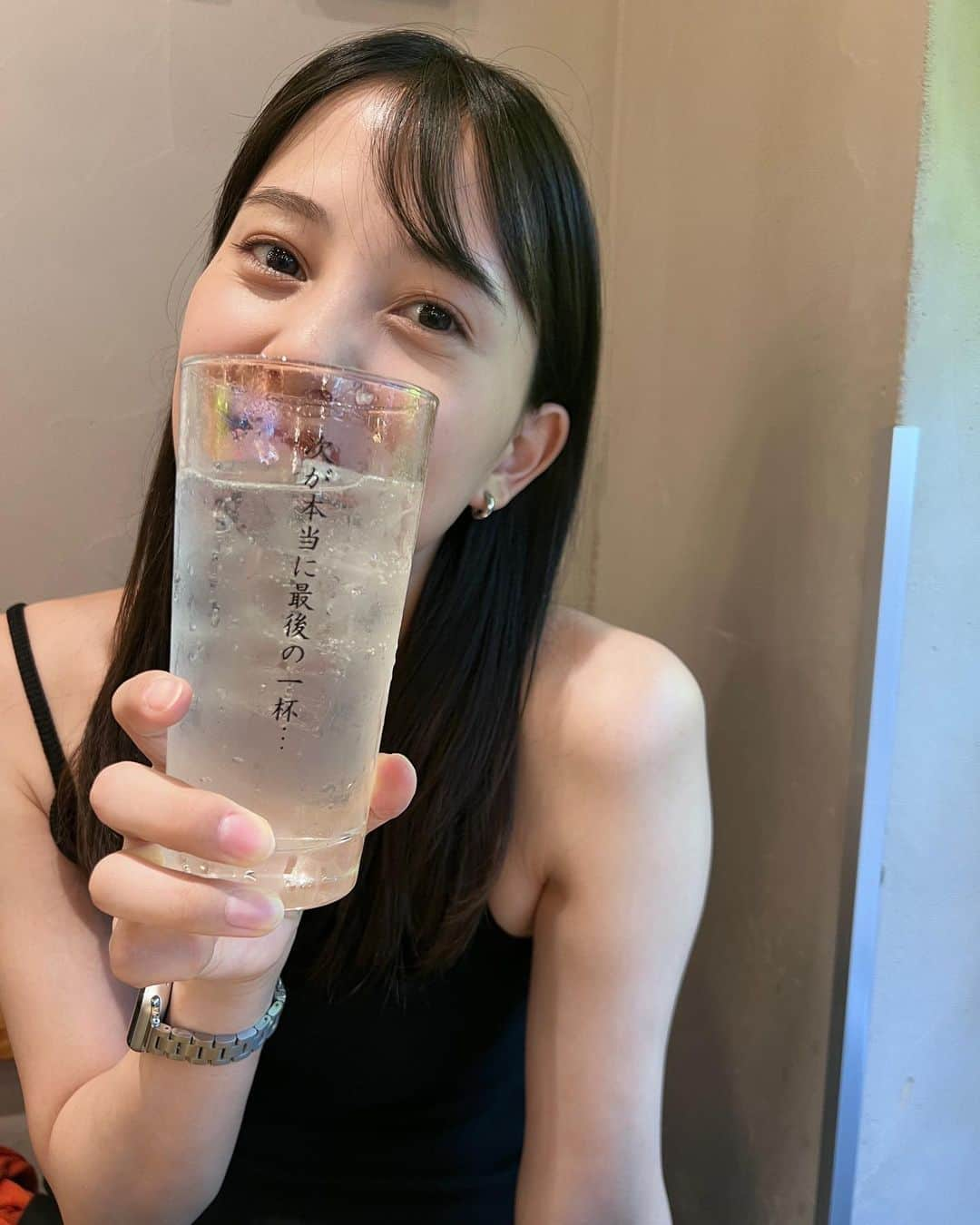 奥村真友里のインスタグラム：「次が本当に最後の一杯…  #野毛飲み」