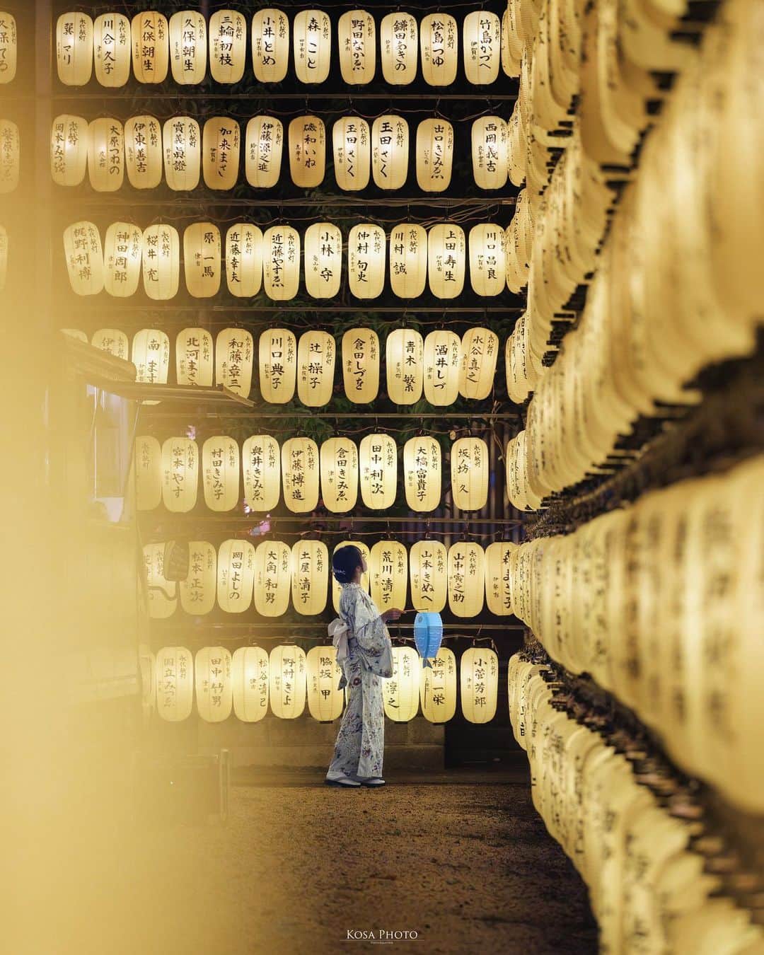 コサさんのインスタグラム写真 - (コサInstagram)「約6,000個の提灯は圧巻‼️ レンズをあれこれ変えて、妙に創作意欲を掻き立てられる場所でした👍  急に風が出てきたので車に戻ったら… ゲリラ豪雨に☔️ あと数分、遅れてたらアウトだったなぁ😲 . Location:三重 Mie / Japan🇯🇵 Date:2023年8月 Camera:Z9 in frame: @chami_2nd . #tokyocameraclub #art_of_japan_ #jgrv_member #team_jp_ #photo_jpn #sorakataphoto #LBJ_KING #mst_vip #広がり同盟メンバー #special_spot_legend #みんすと夏祭り #SBIいきいきフォトコンテスト2023 #万灯みたま祭 #raytrek_stylishsummer #tanddフォトコンテスト2023 #ワクワク #nikoncreators #nikoncreators_2023travel #jp_portrait_collection #ポトレファン倶楽部 #ポトレ撮影隊 #jp_mood  #jp_portrait部 #何気ない瞬間を残したい #clv_galerie #NSG_IG #mf_landscape #Rox_Captures #japan_best_pic」8月25日 19時53分 - kosa_photo