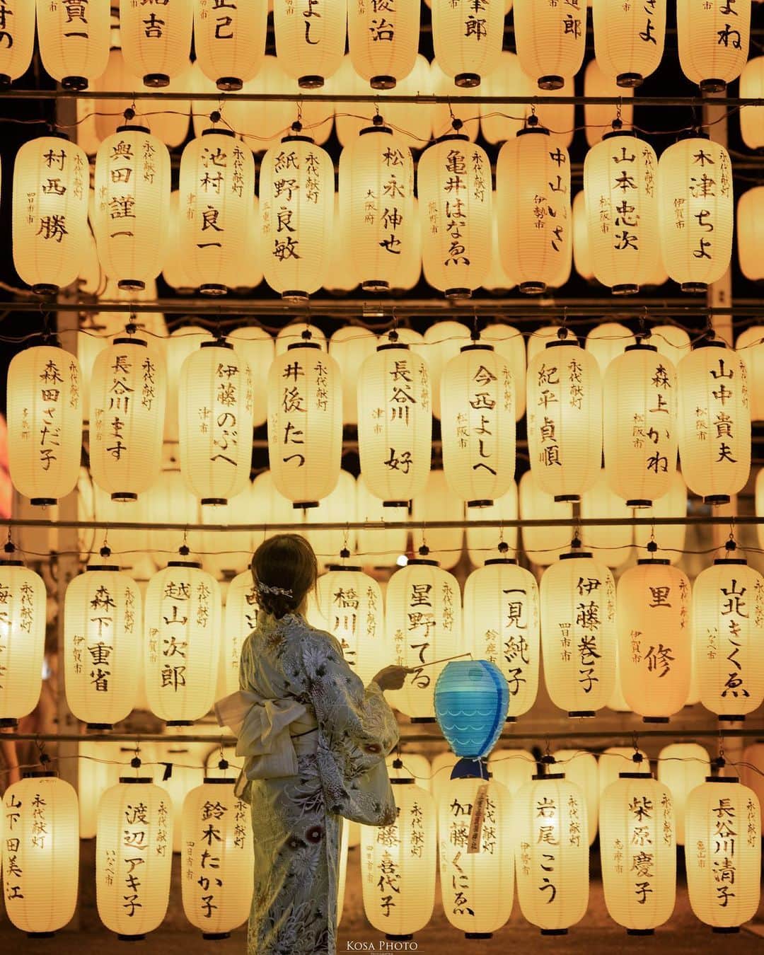 コサさんのインスタグラム写真 - (コサInstagram)「約6,000個の提灯は圧巻‼️ レンズをあれこれ変えて、妙に創作意欲を掻き立てられる場所でした👍  急に風が出てきたので車に戻ったら… ゲリラ豪雨に☔️ あと数分、遅れてたらアウトだったなぁ😲 . Location:三重 Mie / Japan🇯🇵 Date:2023年8月 Camera:Z9 in frame: @chami_2nd . #tokyocameraclub #art_of_japan_ #jgrv_member #team_jp_ #photo_jpn #sorakataphoto #LBJ_KING #mst_vip #広がり同盟メンバー #special_spot_legend #みんすと夏祭り #SBIいきいきフォトコンテスト2023 #万灯みたま祭 #raytrek_stylishsummer #tanddフォトコンテスト2023 #ワクワク #nikoncreators #nikoncreators_2023travel #jp_portrait_collection #ポトレファン倶楽部 #ポトレ撮影隊 #jp_mood  #jp_portrait部 #何気ない瞬間を残したい #clv_galerie #NSG_IG #mf_landscape #Rox_Captures #japan_best_pic」8月25日 19時53分 - kosa_photo