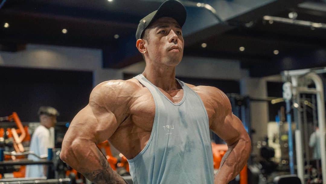 Kanekin Fitnessのインスタグラム：「3 days out. Depleted and flat, just the way I should be😄 Today we started loading up.  You better watch what we’re bringing on show day🔥   ディプリート終えて身体がフラットだけど、これは作戦通り。 東京プロでレベルの違いを見せます。」