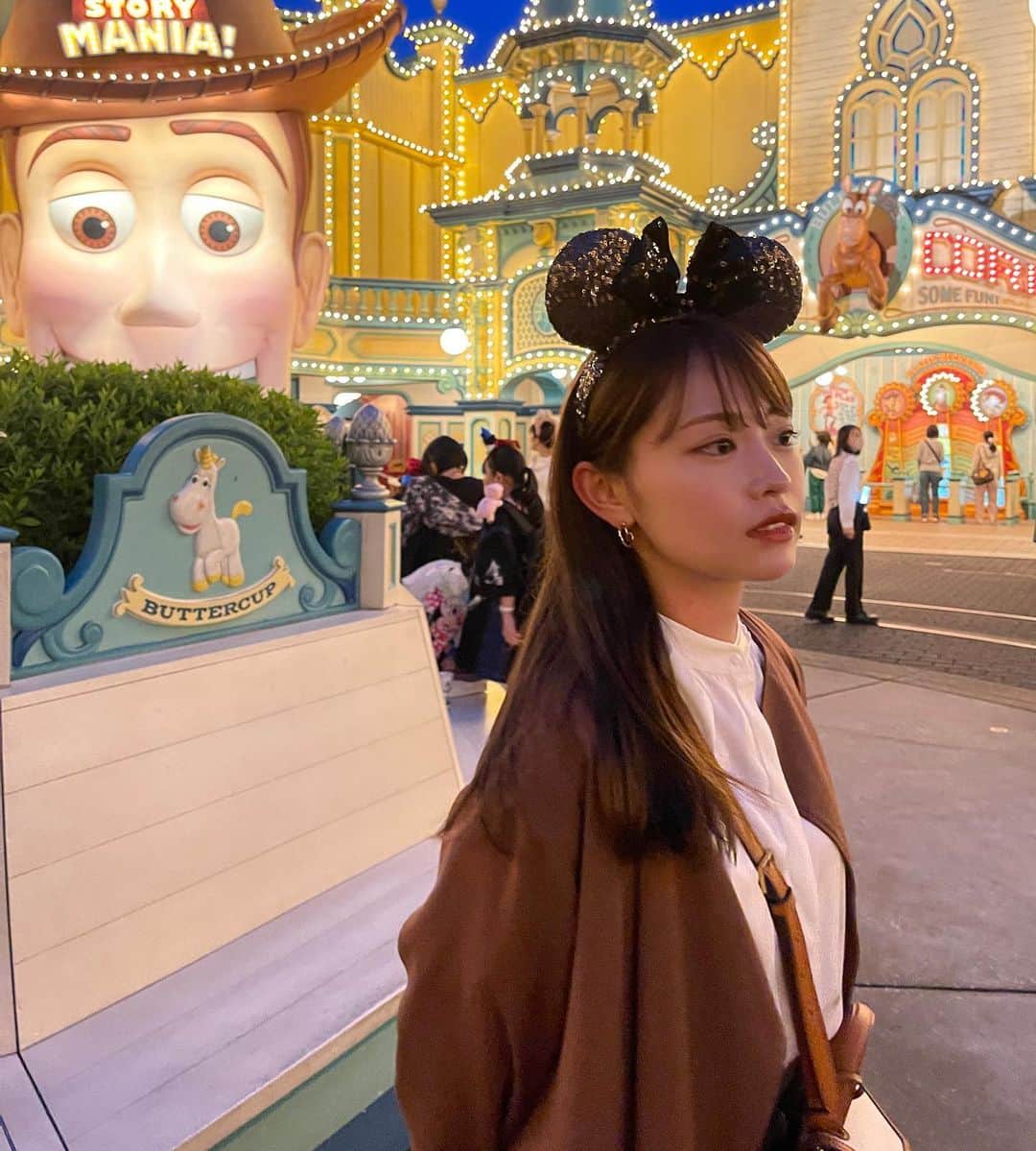 高木由梨奈さんのインスタグラム写真 - (高木由梨奈Instagram)「新しく発売されるハロウィンの耳を買いにディズニーに行きたいです。🎃♡  なんかこの写真幼く見えない？？😲  #ディズニーコーデ」8月25日 19時59分 - yurina_takagi