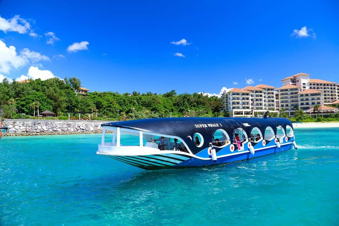 Be.okinawaさんのインスタグラム写真 - (Be.okinawaInstagram)「In Nago City, you can find the only underwater observatory tower on the main island of Okinawa at Busena Marine Park!  Get to witness the crystal-clear water, colorful coral reefs, and tropical fish🐠 at a depth of 5 meters from the observatory tower. Since it's an indoor observatory, you can enjoy and learn about Okinawa's marine creatures even on rainy days☔  #japan #okinawa #visitokinawa #okinawajapan #discoverjapan #japantravel #okinawamarine #okinawamarinepark #underswaterobservatory #okinawaobsevatory」8月25日 20時00分 - visitokinawajapan