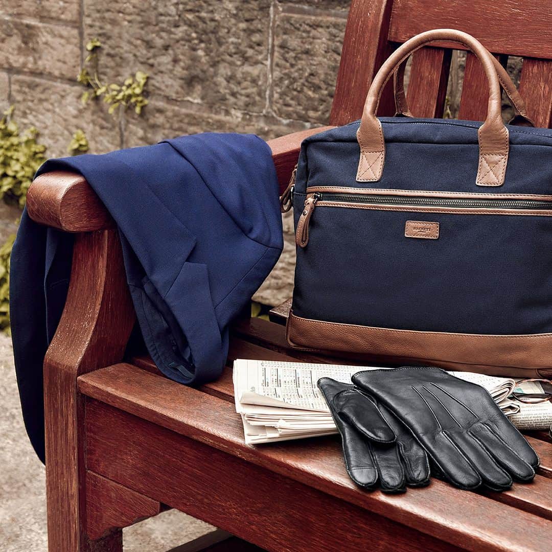 ハケットのインスタグラム：「Complete your ensemble with our artfully-crafted accessories.  Each garment masterfully reflects Hackett's unwavering dedication to quality and style, bolstering the brand’s impeccable craftsmanship.  #HackettLondon #HowToHackett」