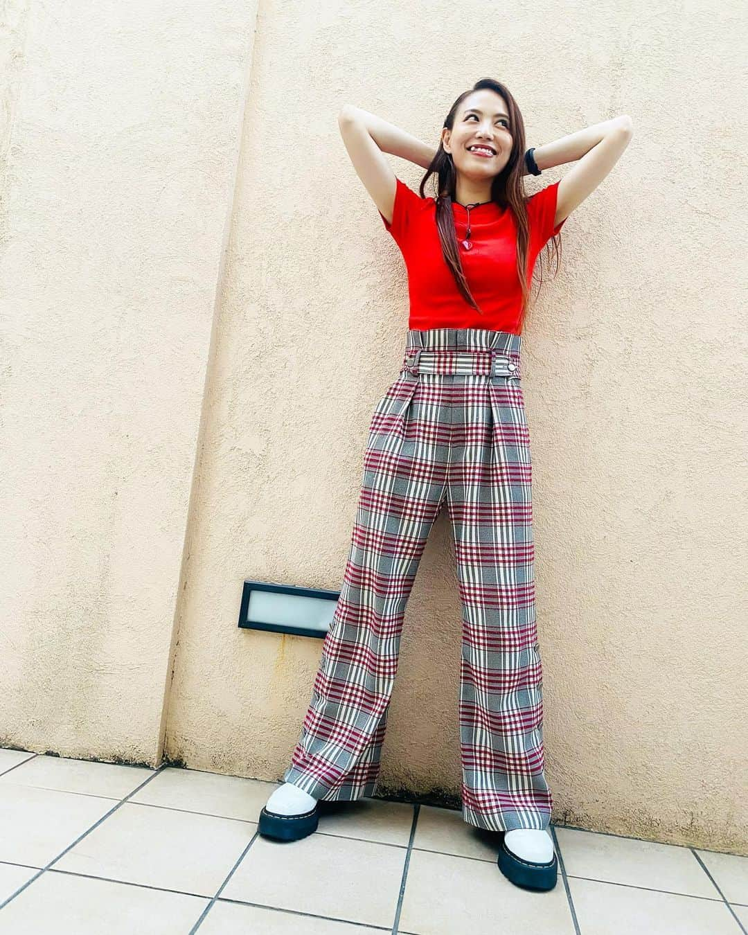 田野アサミさんのインスタグラム写真 - (田野アサミInstagram)「RED❤️🌱👠🎒🔥❤️‍🩹🌹 あっか！！って言われた日。 まだまだ暑い日々に色みるだけで暑くなりそうな赤ですが受け取って😁❤️ #田野アサミ#asamitano #レッドアサミ 🍅💋 #お洋服スタノグラム」8月25日 20時02分 - tano_asami