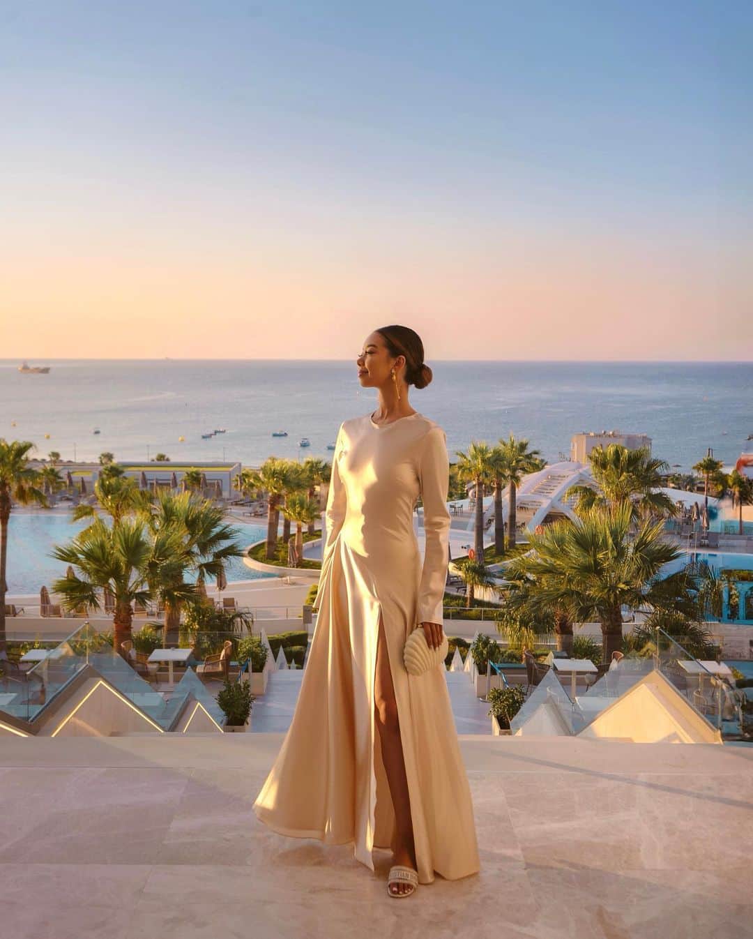タラ・ミルクティーのインスタグラム：「rewinding on faves from this summer 🌞 this stay at @mayiaexclusiveresort 🤍」