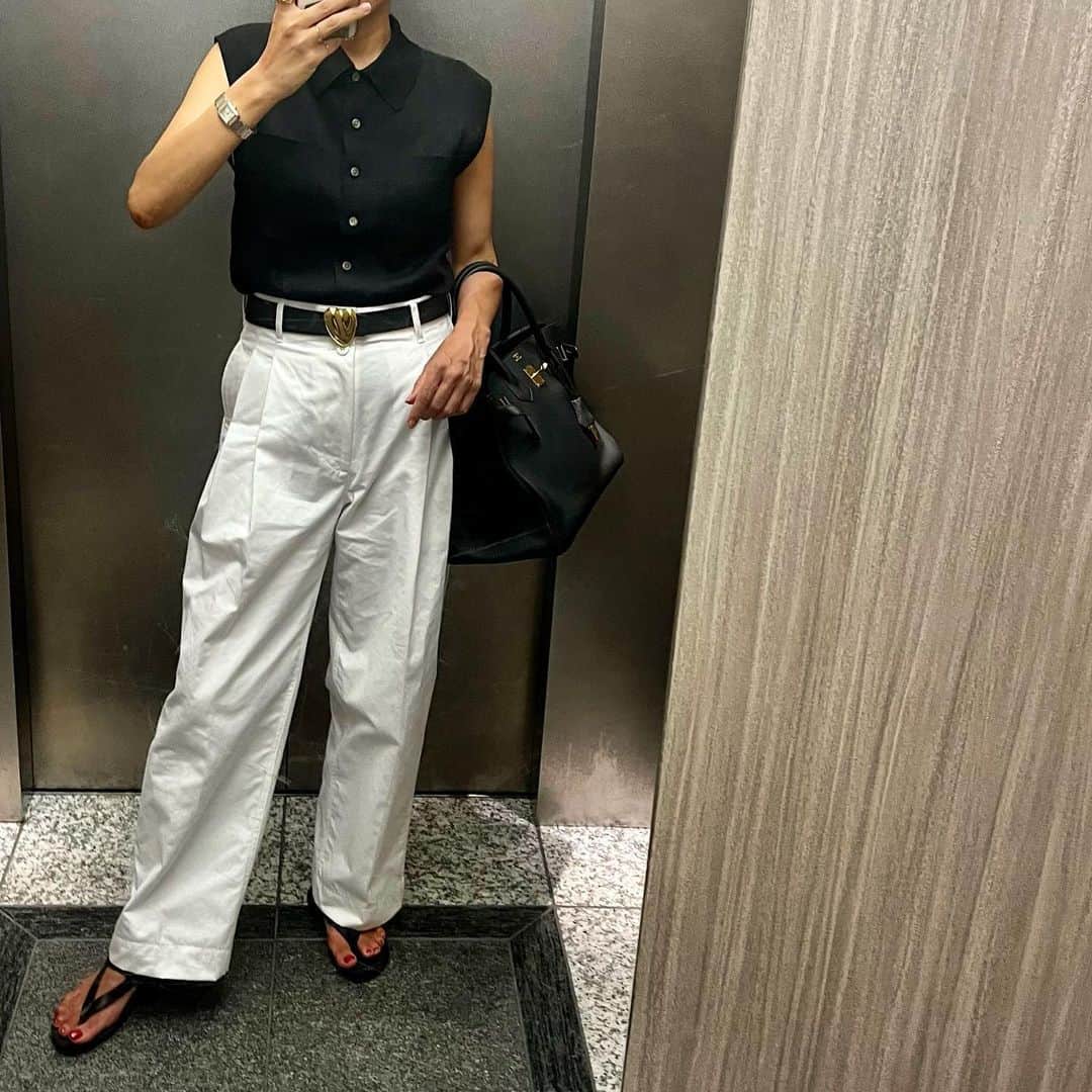 momokoのインスタグラム：「さて。今日は物撮影デー。  先日甲子園に行った時、甲子園グッズショップでお会計に並んでいたらおもむろにBGMで森山直太朗さんの 「なーつのおーわーりぃ〜〜〜♪」が流れて、多分その場に居た人たちみんなしんみりした気分になってました🥹」