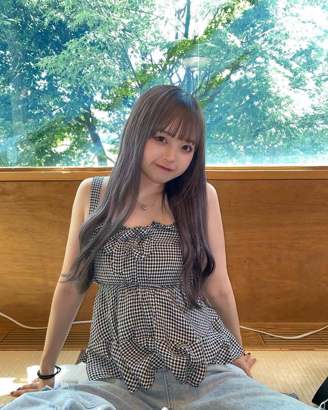 のインスタグラム：「二の腕むちむちなのどーにかしたい。  #キャミソール #エクステ」