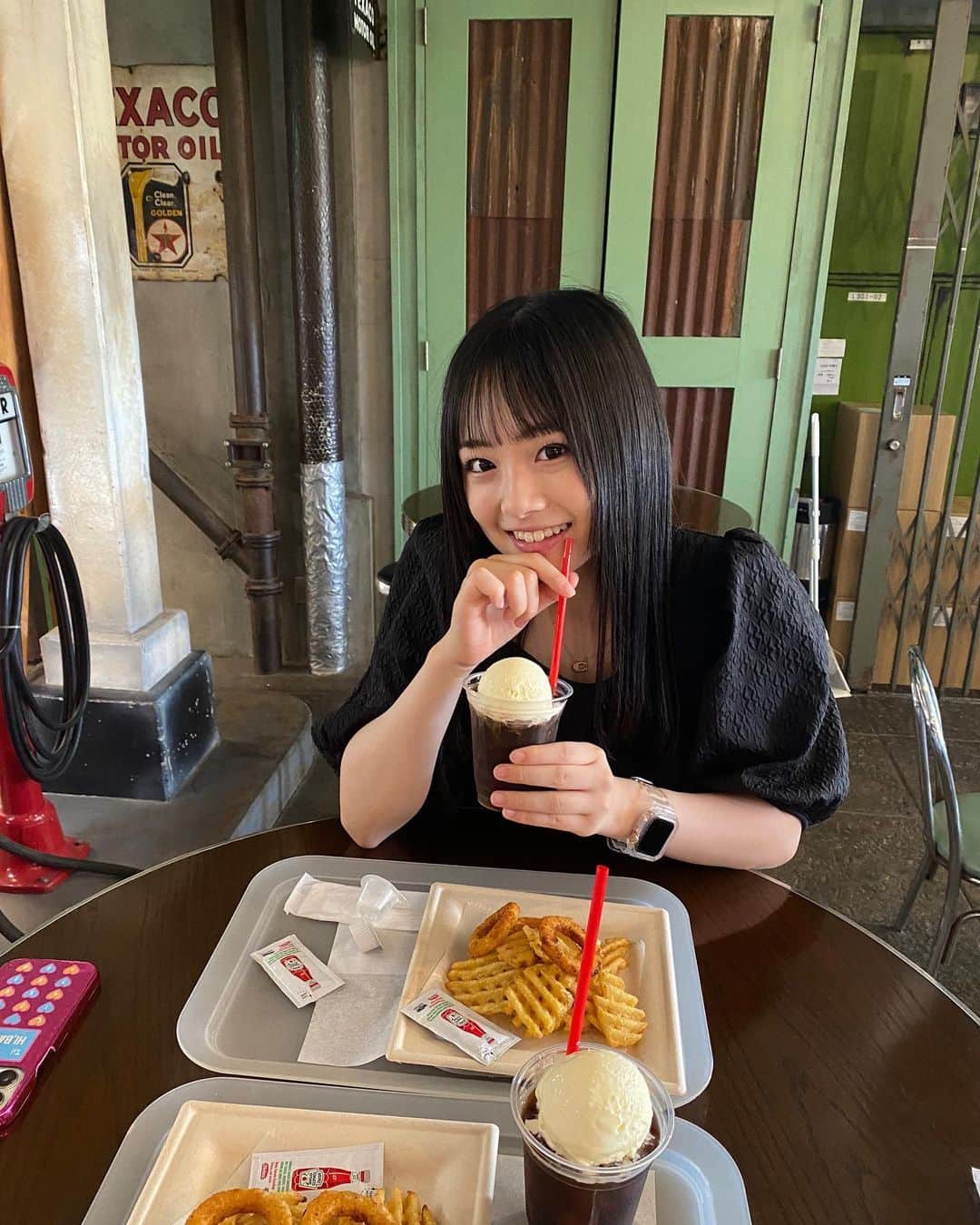 ひまひまチャンネルのインスタグラム：「🧊🧊🧊  お友達と遊んだ日！ もうね語りまくって時間が足りなさすぎた。。  一生夏休みがいいです切実に👊🏻！   #ひまひまチャンネル #ひまひま #夏休み」