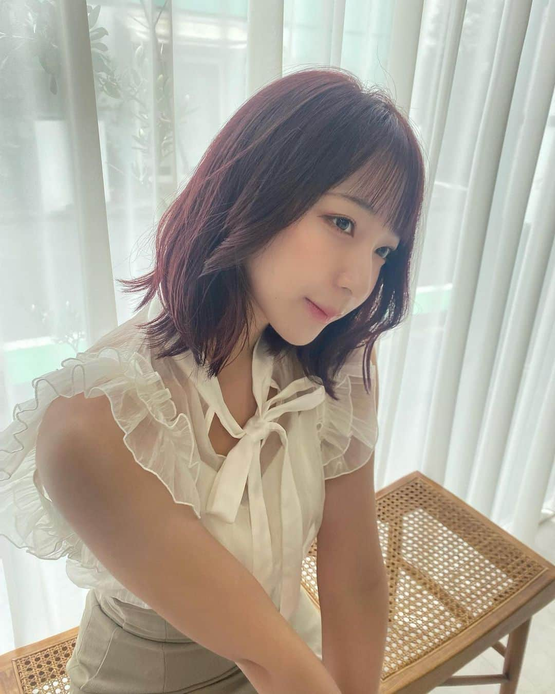 塩川莉世のインスタグラム：「new hair....🧠 . . ピンク、、？とってもかわいくしてもらぃした((´∀｀*)) どうかな？？？ . . @clore_n.shota  ありがとうございました🫶🏻」