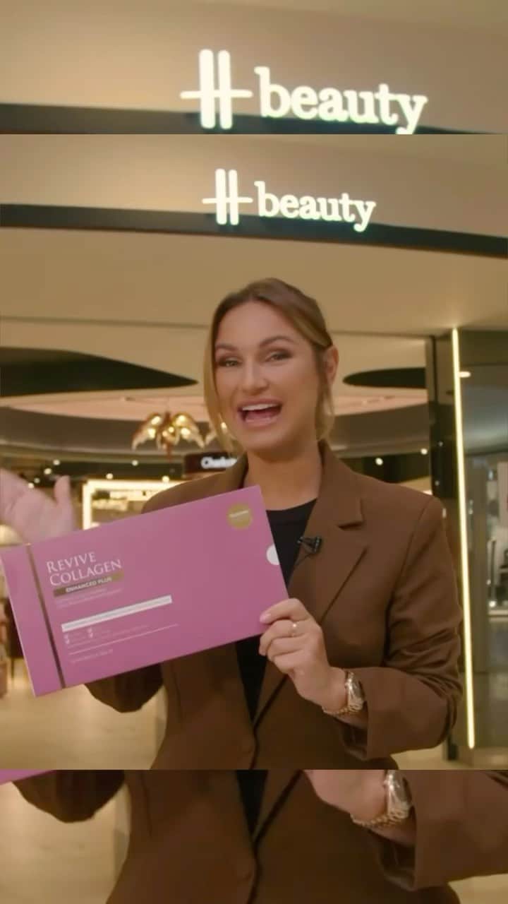 サム・フェアーズのインスタグラム：「Celebrate Revive Collagen’s birthday with us, as we turn 𝗧𝗛𝗥𝗘𝗘 💕  We’re so proud of how far we’ve come in 3 years! Check out our amazing memories and top highlights ✨  A huge thank you to our wonderful customers, our incredible brand ambassador @noholdenback and the best team for helping us get here 💕  What’s been your favourite Revive Collagen moment?」