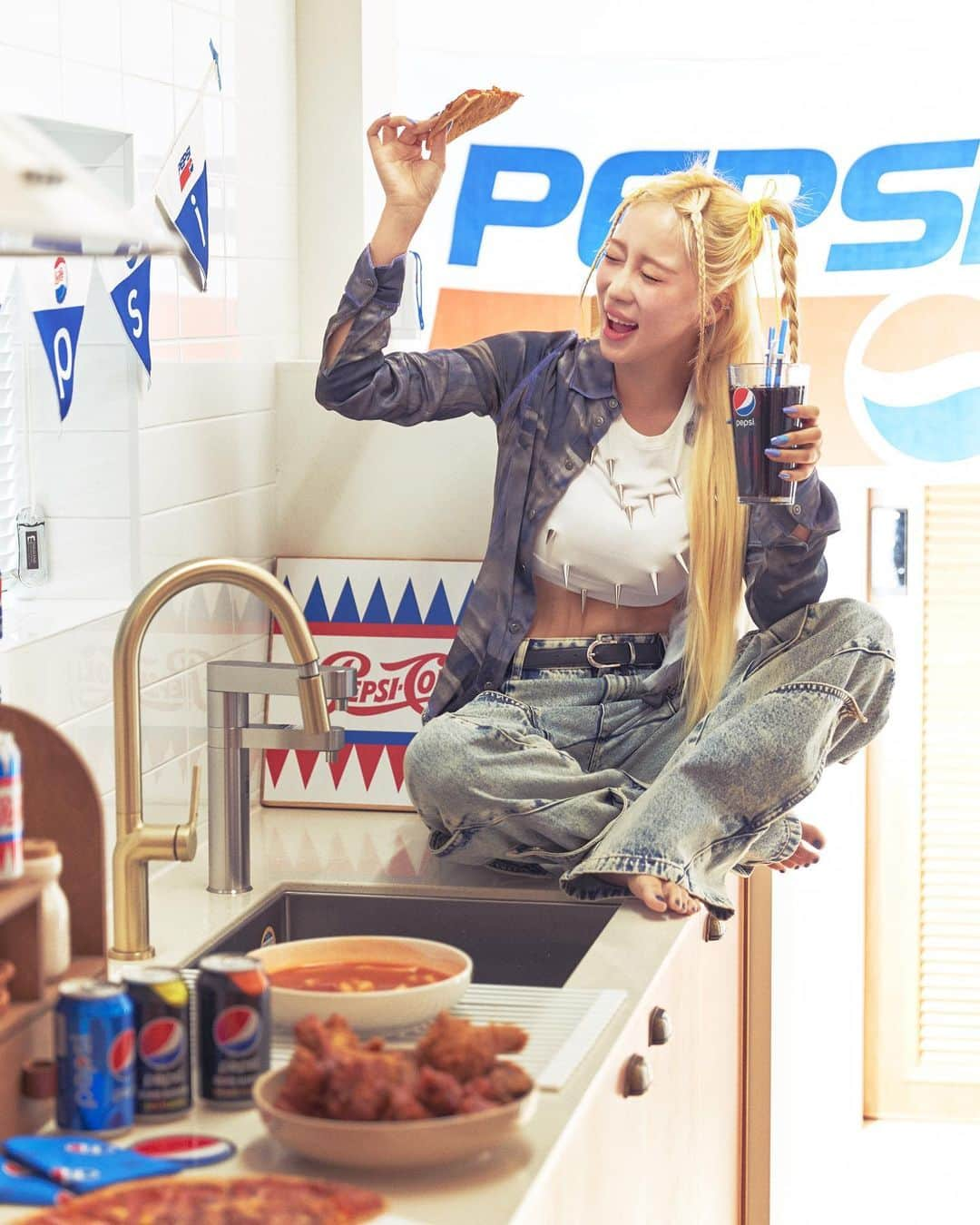 ダヨンさんのインスタグラム写真 - (ダヨンInstagram)「시원💙 #pepsi #펩시 #앳스타일 #AD」8月25日 20時17分 - dayomi99