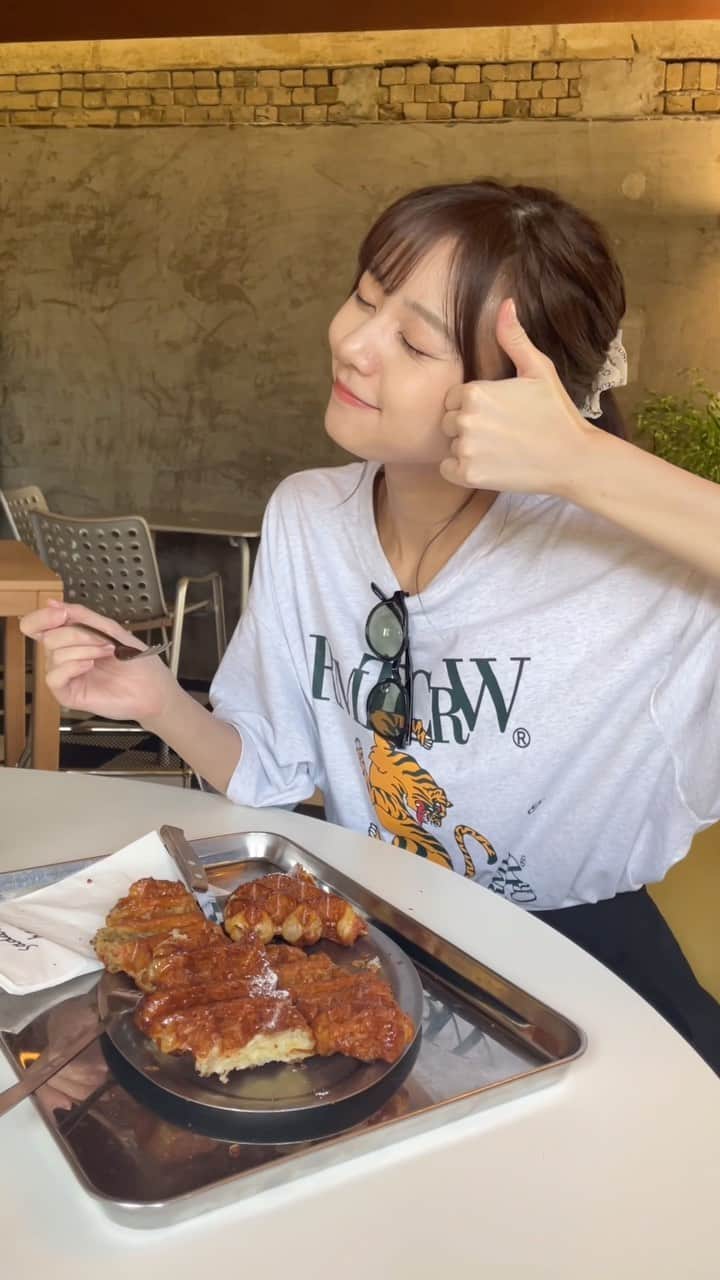 杉浦みずきのインスタグラム：「夜になるにつれどんどんテンション上がって行ってる笑笑　韓国trip食べてるとこリール✈️ 幸旅！！！💕 #韓国旅行 #韓国グルメ #ソウル #ソウルカフェ」