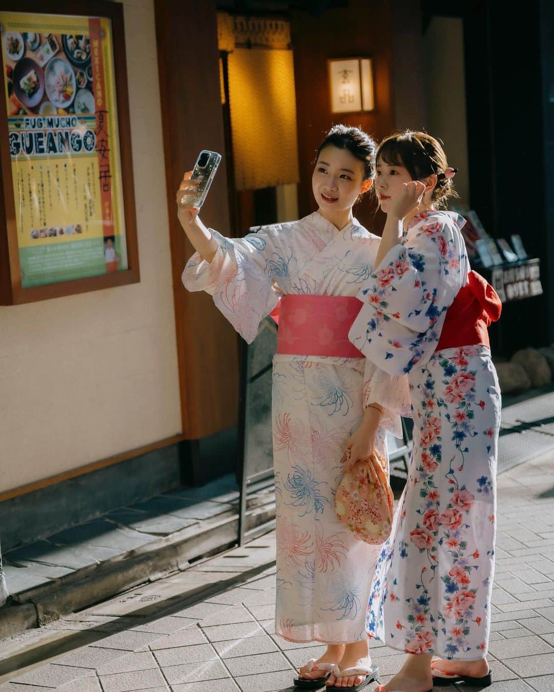 橋本紗奈さんのインスタグラム写真 - (橋本紗奈Instagram)「浴衣写真👘 . . 台湾からお友達の @tinaaaaalee が日本に来てくれました🌷︎ . . また来月シンガポールで会えるから楽しみ☺️ . . . photo by @naoki_mi  (いつもありがとうございます！！) . .  #instagood #japanesegirl #japan #asiangirls #poseinspo #台湾少女 #feedwear #selfie #instalove #ミディアム　#ミディアムヘア #アパレル #サロモ #メイク #ファッション #ポートレート #portrait #メイク #beauty #메이크　#モデル #撮影モデル #mvモデル #モデル募集 #モデル撮影」8月25日 20時19分 - hashimoto_sana