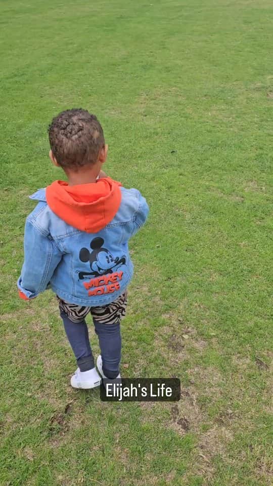 マライカ・ファースのインスタグラム：「Elijah's life 💛」