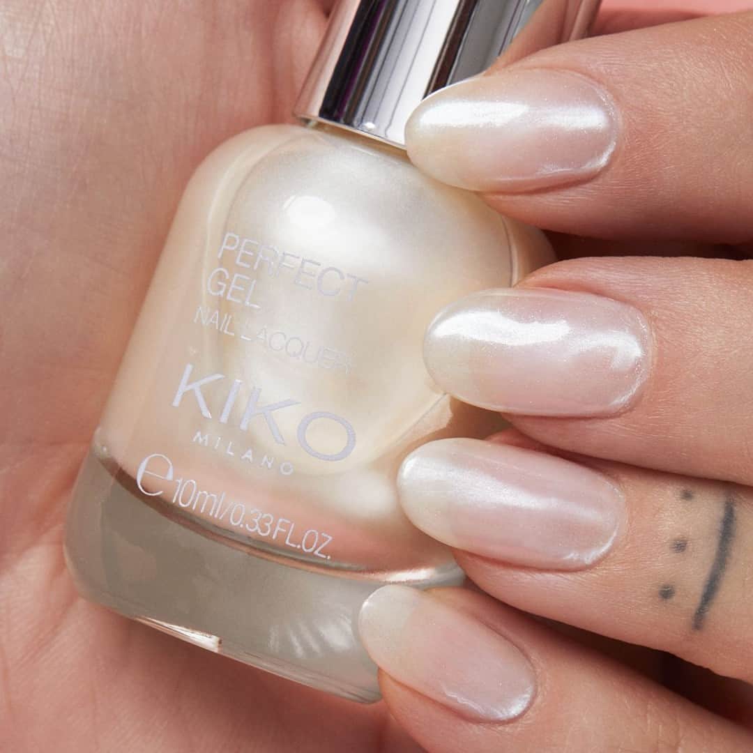 KIKO MILANOさんのインスタグラム写真 - (KIKO MILANOInstagram)「Gel-effect without the use of a UV lamp? Try our Perfect Gel Nail Lacquers for long-lasting professional-finish manicure 💅 Don't miss our new shades, available online and in stores ✨⁣ ⁣ New Perfect Gel Nail Lacquer 102⁣」8月25日 20時30分 - kikomilano