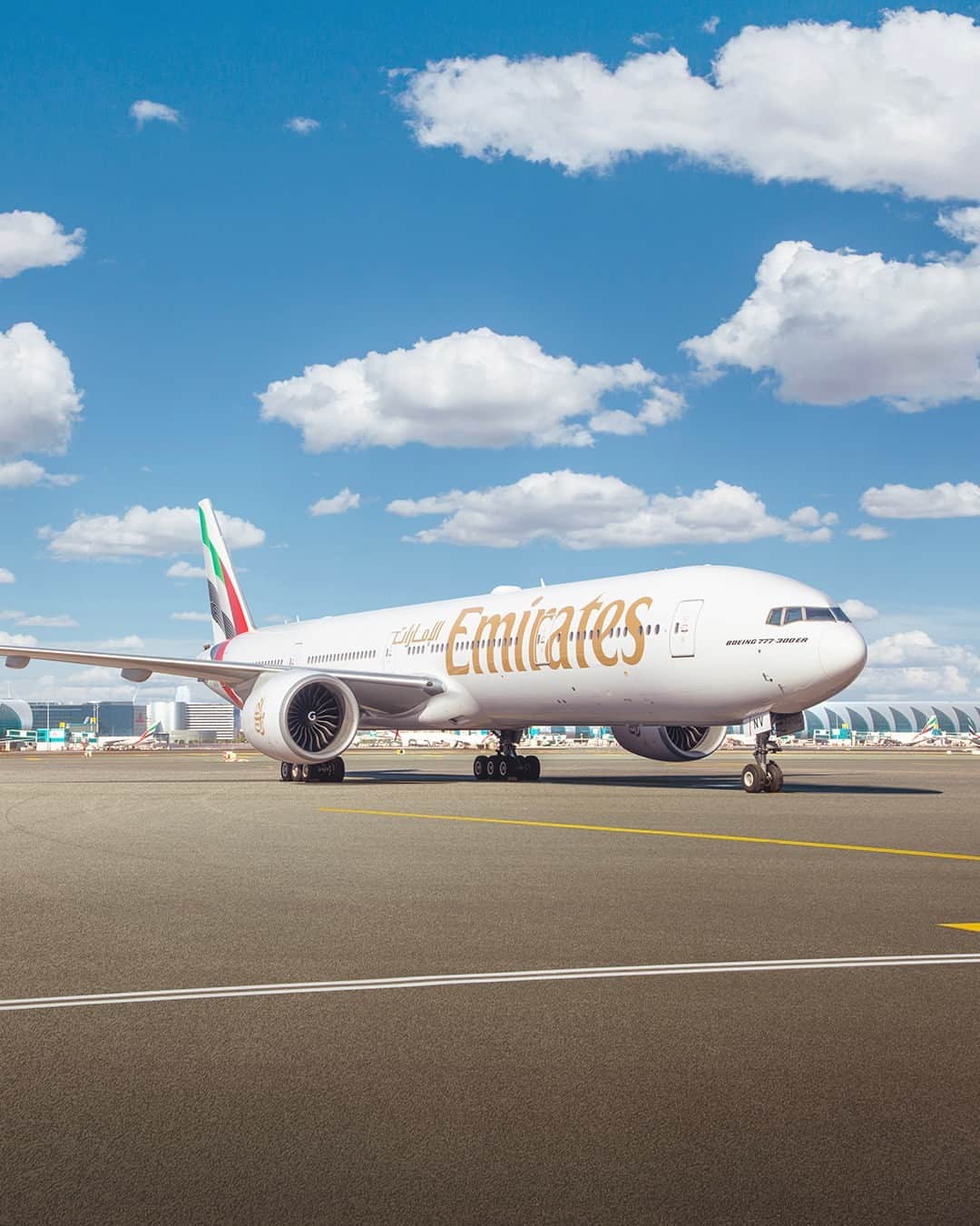 エミレーツ航空さんのインスタグラム写真 - (エミレーツ航空Instagram)「Two wings. 360 seats. Unlimited possibilities for adventure.  Have you flown on our Boeing 777 before?  #Emirates #FlyBetter」8月25日 20時30分 - emirates