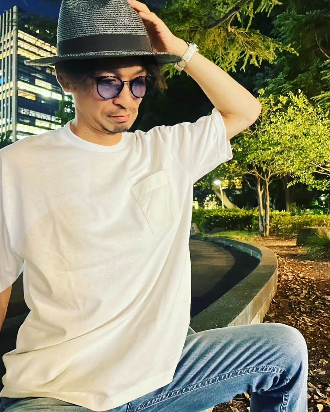 榎木智一さんのインスタグラム写真 - (榎木智一Instagram)「. . モデルをやらせていただいてる👕  アパレルブランド👕  「COIM」のTシャツを着ました👕  ワンポイントで、エアバッグの素材が使われているポケットです👕  生地も機能性新素材VIBTEX仕様でしっかりしていて、着心地抜群です👕  「守る」をコンセプトにデザインされた、タフでスタイリッシュなポケット付きTシャツ👕  アップサイクルブランド COIM👕  メンズ&レディースとあります👕  是非、覗いてみてください👕  https://store.coim.tokyo  おっさんコーデ👕  ハット・ #CA4LA トップス・ #COIM パンツ・ #DIESEL シューズ・ #DrMartens  👕Just be yourself👕  #榎木智一 #俳優 #えのスタグラム #大人コーデ #COIM #アパレル #モデル #コーディネート #服 #ブランド #apparel #apparelbrand #スターウォーズ #STARWARS #clothing #model #メンズ #レディース #髭男子 #style #japanese #actor#演員 #배우」8月25日 20時24分 - enoki.tomokazu