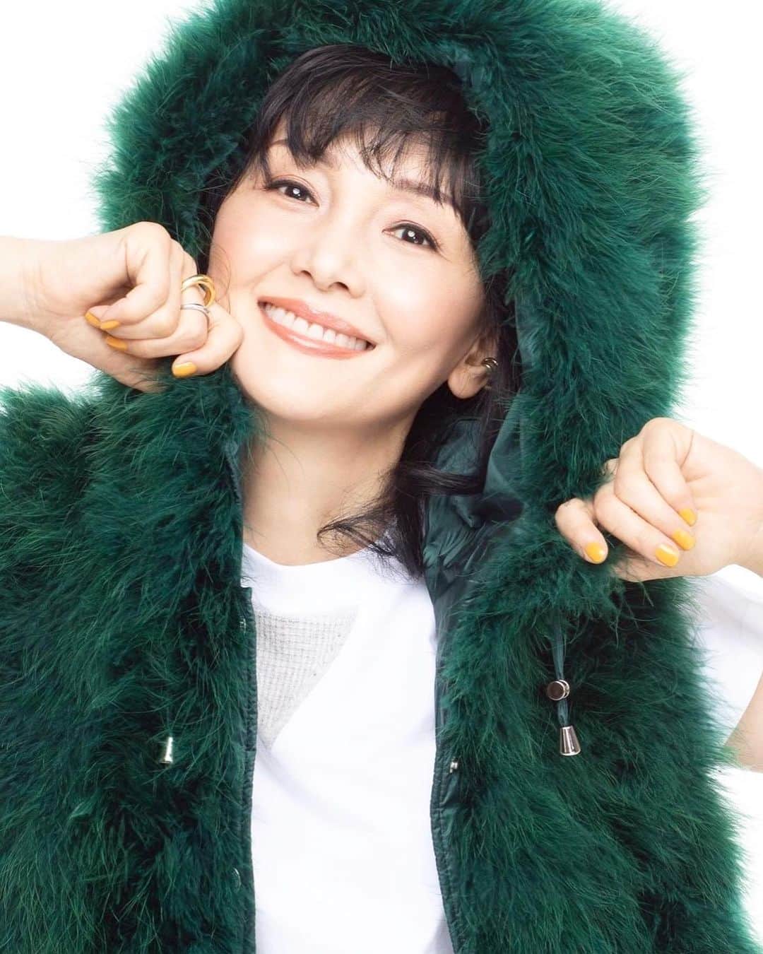 黒田啓蔵さんのインスタグラム写真 - (黒田啓蔵Instagram)「婦人公論  No.1509 2023  September  素敵で楽しい撮影でした。  表紙の南果歩さん、美しい❗️  #婦人公論 #2023 #september  #表紙 #中ページ  #南果歩  さん #st坂本久仁子  さん #hairmake黒田啓蔵  @fujinkoron.jp  @kaho_minami  @kuniko_sakamoto  @kurodakeizo」8月25日 20時25分 - kurodakeizo