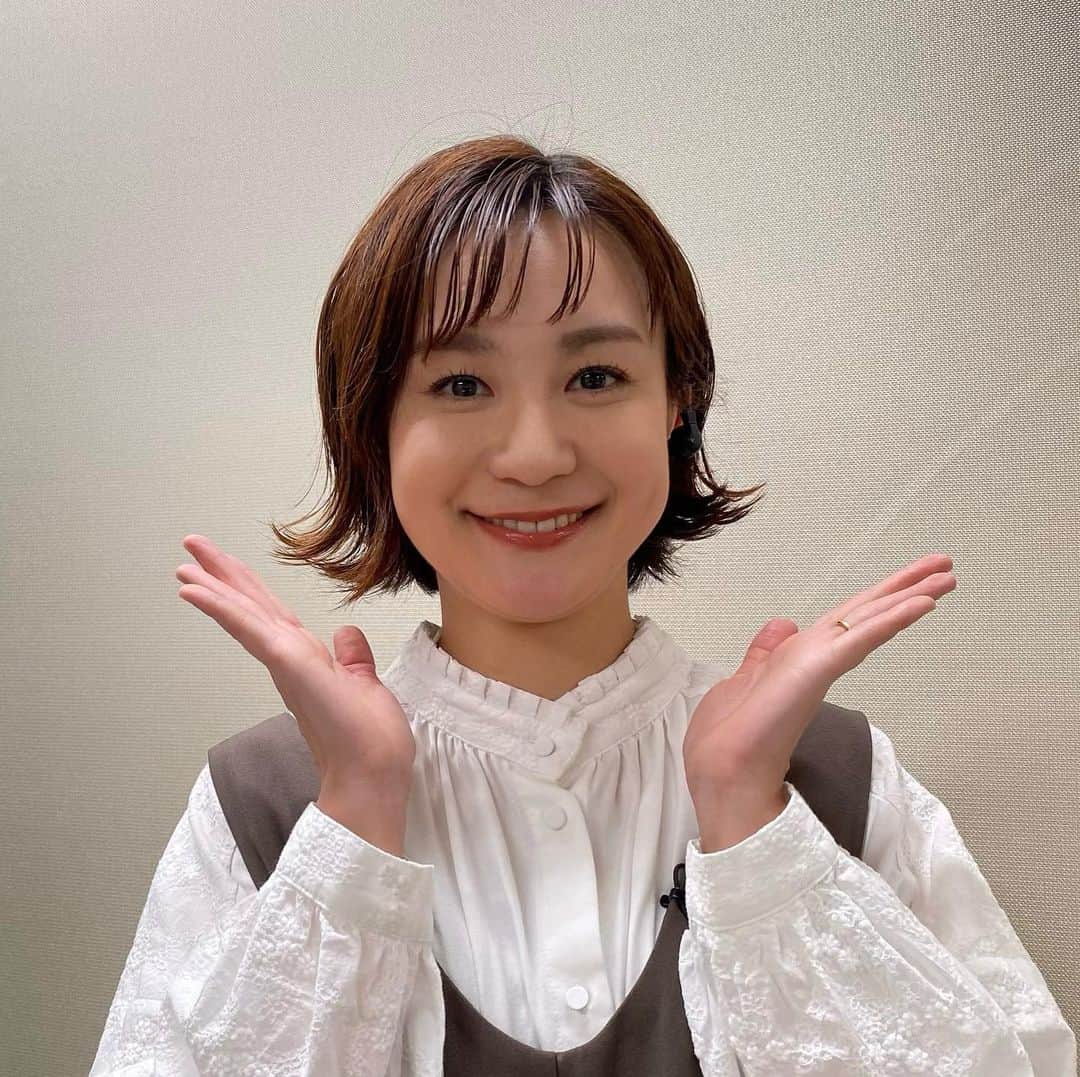 古屋敷沙耶さんのインスタグラム写真 - (古屋敷沙耶Instagram)「今日は外はねヘア♡ なんとも言えないダサポーズは置いといて。笑 スタッフからも好評でした😉 . . 今週1週間おつかれさまでした🌷 . . . . #外はね#外はねボブ #ボブアレンジ#ボブヘアアレンジ #ボブ好き#ボブヘア#ショートボブ」8月25日 20時27分 - mrt.furuyashiki