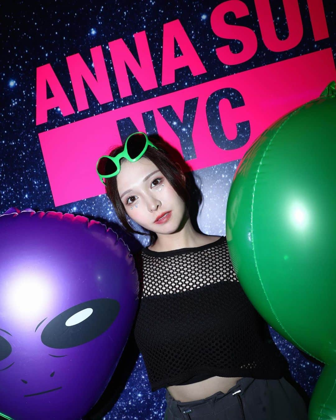 まゆのインスタグラム：「【 ANNA SUI NYC】 2023 FALL&WINTER DEBUT‼︎  DEBUTを記念して 8/26〜27日 POPUP STORE をatoms pink flagshipにて開催🪐  新たな世界観をぜひ楽しみに 行ってみてください🚀  #ANNASUI #annasui #annasuinyc」