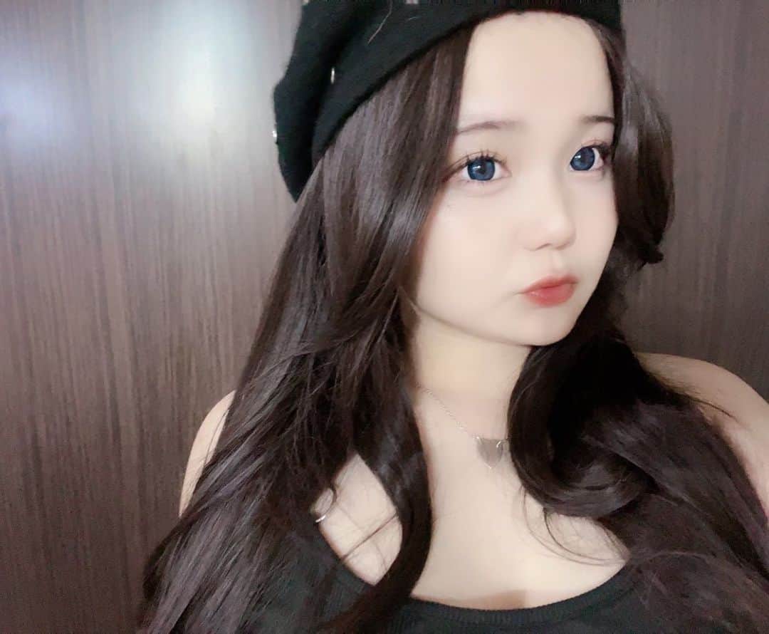 せりなのインスタグラム：「ウィッグってめっちゃ雰囲気変わるから良さげ😗」