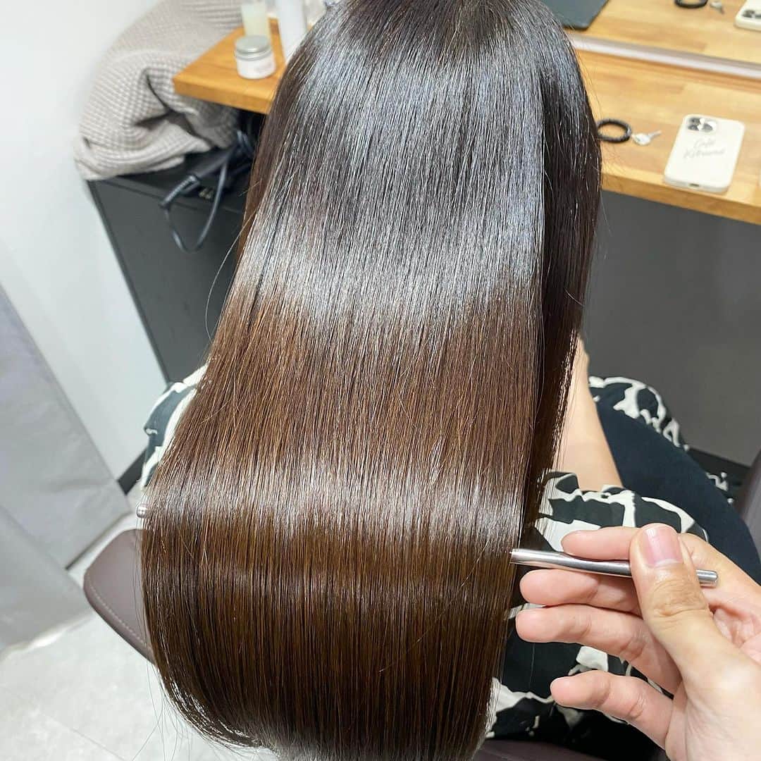 柴本愛沙さんのインスタグラム写真 - (柴本愛沙Instagram)「❤︎ 髪の毛サラサラ＆ツヤツヤにしてきた✨  一昨日までちょこっと頑張りモードだったんだけど、 それが終わって少しゆっくりする時間ができたから 美容院に行ってトリートメントしてきました。  髪質の改善に特化した美髪ヘアケアサロンlaiaにて。 オリジナルの髪質改善メニューと オリジナルトリートメントでツヤ髪が復活したよ♪  ヘアケア商品の選び方のコツとかも いろいろ教えてくれたので たくさんメモして帰ってきました。  見守ってくださった皆様、応援してくれた皆様 ありがとうございました😊 さらにパワーアップしますねん✨  @you39_24 #リフレッシュタイム #髪質改善laia吉祥寺 #髪質改善トリートメント #吉祥寺美容室 #吉祥寺髪質改善 #髪質改善サロン #髪質改善専門店 #吉祥寺トリートメント #吉祥寺サロン #完全予約制サロン #オリジナルトリートメント #ツヤ髪トリートメント #サラサラヘア #PR #風になびく髪 #たまたま撮れた #トリートメントでツヤツヤ #美容day #自分メンテナンスデー #サラサラヘア復活」8月25日 20時31分 - aisa_shibamoto