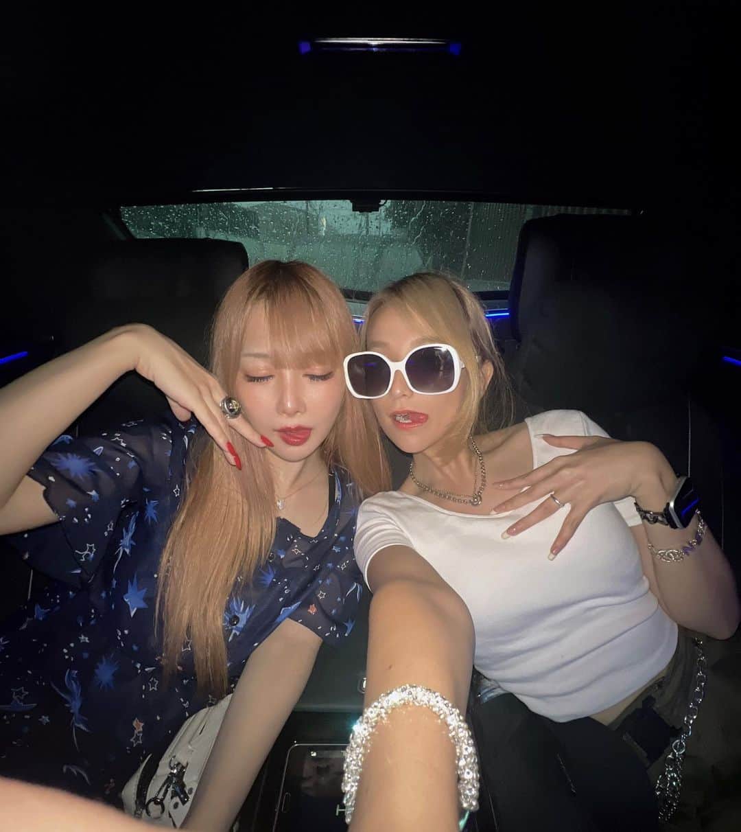 らむめろのインスタグラム：「🖤⋆͛*͛ ⁡ 一括で買ったベンツで帰宅🎶 ⁡ ⁡ ⁡ #メルセデスマイバッハ #メルセデスベンツ」