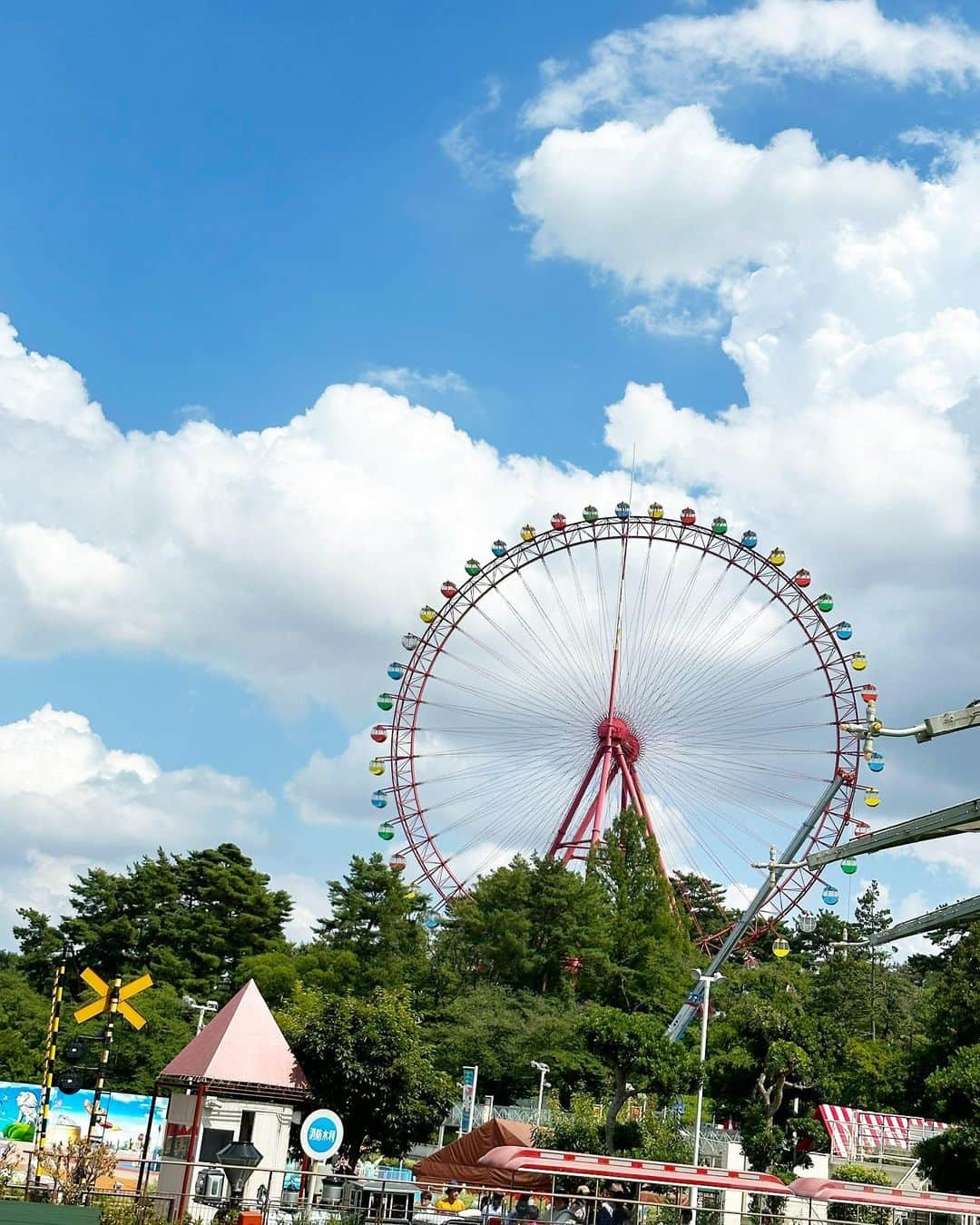 ハナエさんのインスタグラム写真 - (ハナエInstagram)「西武園ゆうえんちに行った日🎡 昭和レトロなコンセプトが新鮮で楽しかった〜〜 映えも謎解きもアトラクションもプールも全力で楽しんだ☀️  #西武園ゆうえんち」8月25日 20時37分 - hanae_0227