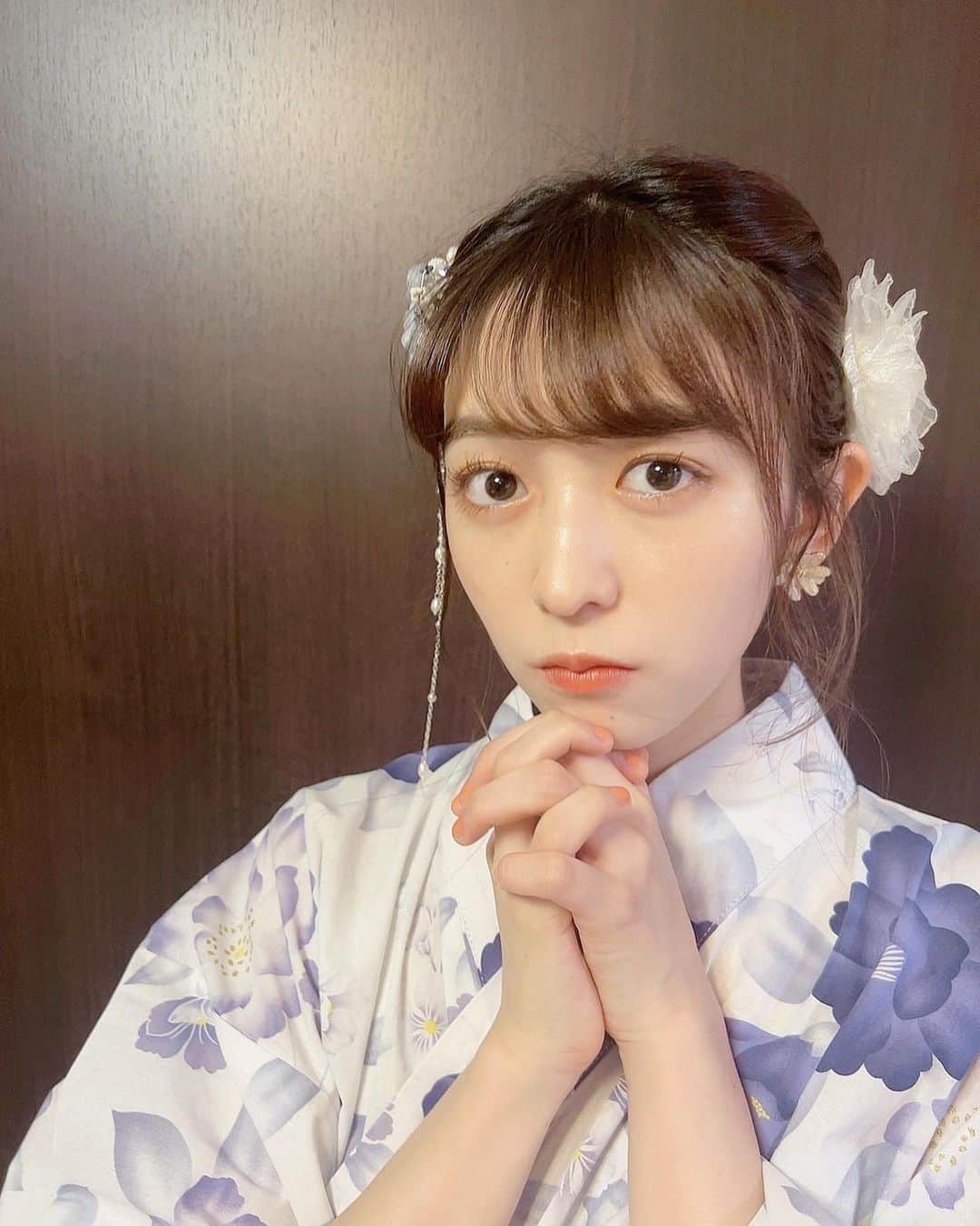 小泉遥香のインスタグラム：「￤𝔂𝓾𝓴𝓪𝓽𝓪...👘🩷  他の人 見ないで  ずっとあたしのことだけ 見ていて  #浴衣 #サマーガール#夏 #もうすぐ秋 #和服 #アイドル #idol #summer #ラバソー#GRL #shein」