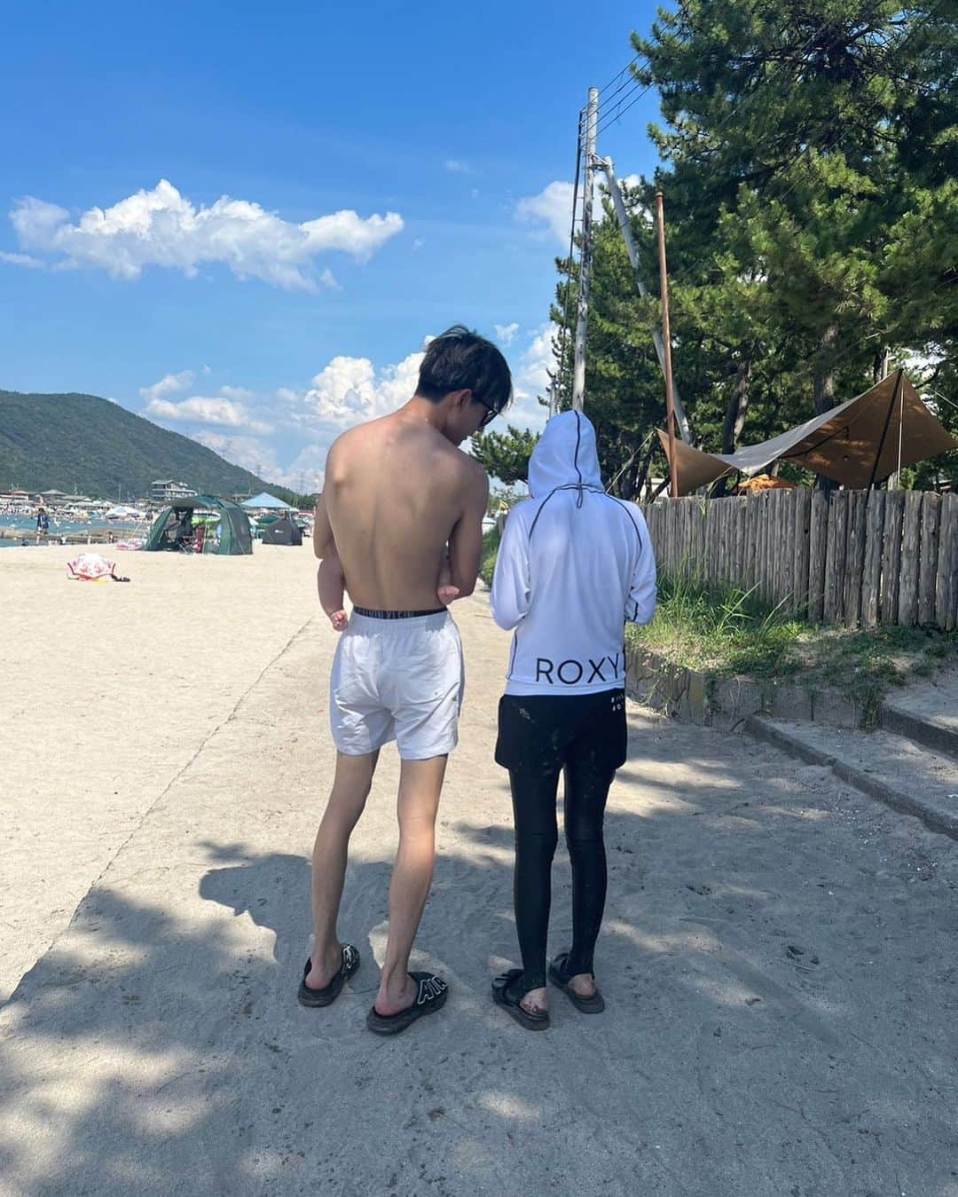 まやりんさんのインスタグラム写真 - (まやりんInstagram)「夏休み中、家族でも海行ってました👨🏻👧🏻👶🏻  今年はいっぱい夏っぽい事できてめちゃ満足🥵❤️あと1回海行く予定ある笑笑笑 、  ほんでしゅんくん茉弥より足細いのやめてください」8月25日 20時41分 - mayaaa_124