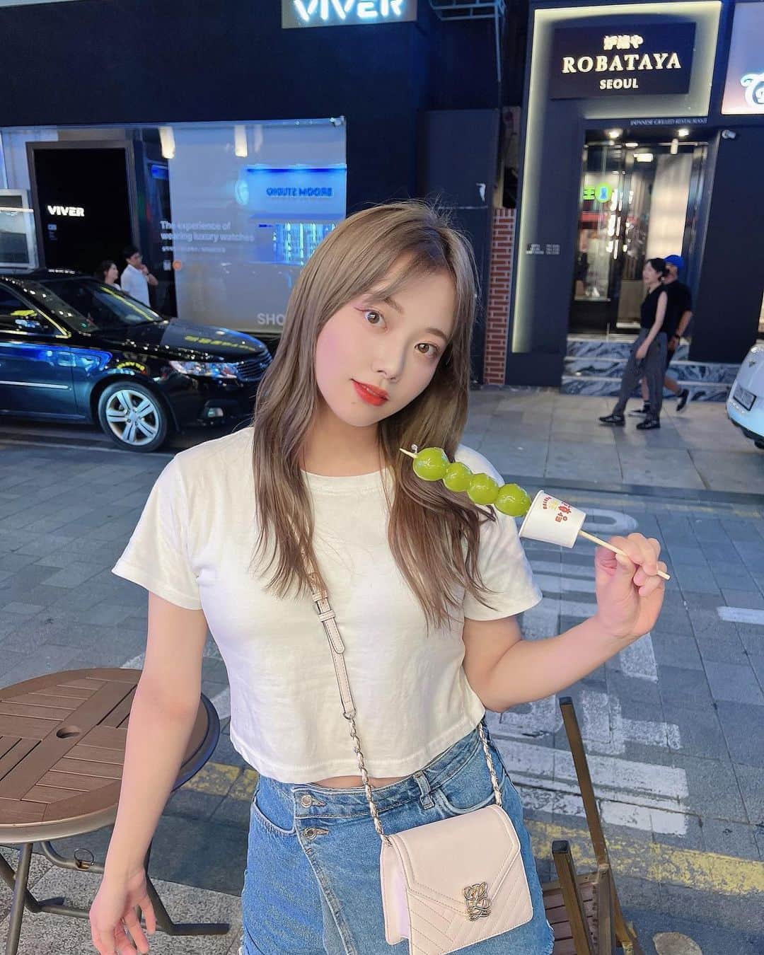 萩尾美聖のインスタグラム：「탕후루🍒 最近韓国で流行ってるフルーツ飴🍬 髪伸びたよね👶🏻」