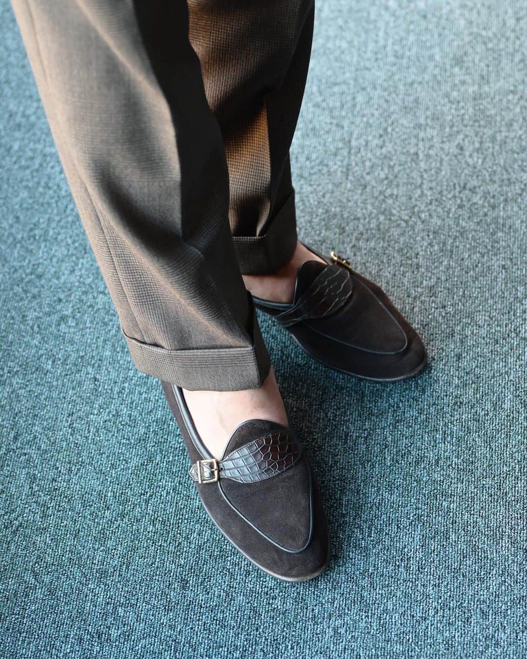 Shuhei Nishiguchiさんのインスタグラム写真 - (Shuhei NishiguchiInstagram)「"Keep it Nonchalantly"as always◀︎◀︎◀︎7pics Ph. @shoji_fukaya   気取らず、気負わず、何を着ていてもさりげなく装う。 それがクラシックな装いの根底にあるように思う。  【ITEM】 Suit： @richardjamesofficial  Knit： @morgano_official @beams_f  Shoes： @baudoinlange  Watch： @jaegerlecoultre 70's  #classicmenswear #beamsf #effortlesschic #vintagewatch #gentlemanstyle #ootdmen」8月25日 20時56分 - shuhei_nishiguchi