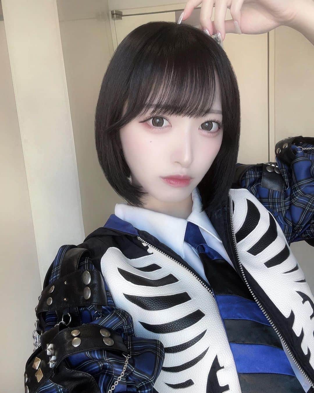 相笠萌のインスタグラム：「髪の毛ちょっと切った✂︎」