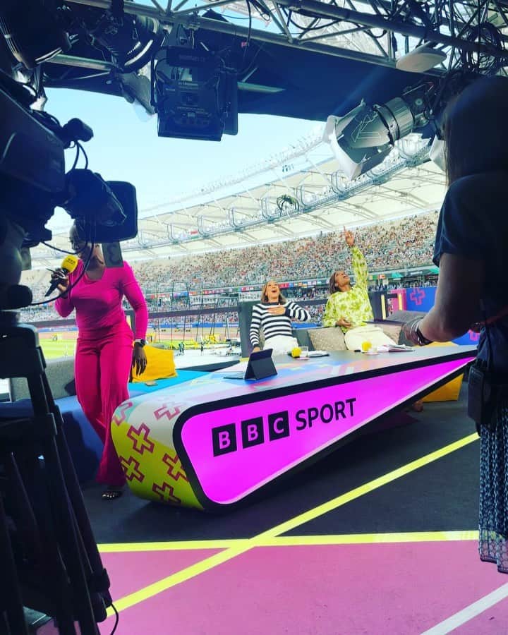 ジェシカ・エニス＝ヒルのインスタグラム：「Day 7   Fun & Games in the studio with the mascot Youhuu 🤣  I’m literally terrified of spiders 🕷️   @bbcsport  @wabudapest23」