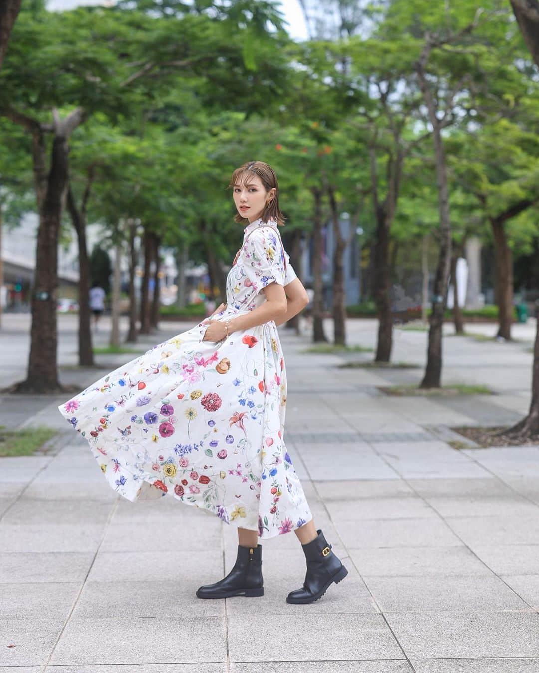 Elva Niのインスタグラム：「Thank you @hashtag_legend for inviting me to be one of the judges for #legendBeautyAwards2023 and it was a fun #legendchats with @zanetacheng @moonieckm to share my experiences being an influencer and my beauty rituals🤍 #hashtaglegend  #elvaootd Wardrobe @dior  Makeup @diorbeauty  Hair @singsing113」