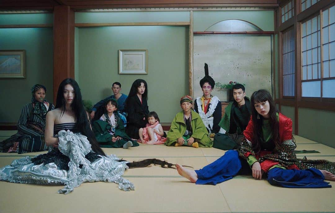 Shun Watanabeのインスタグラム：「流行通信 @ryukotsushin het-er•o•ge-ne-ity photography Nikolai Ahn @nikolaiahn cast Maya @mayabummeiïi Raiki @raiki.yamamoto Serena @sereeeenam Nina Kei @kee.yamada So Young @iamsoyoung33 River Eito Jungle @jungleusedtobeadragqueen Sega @okrsg_ Serena @sereeeenam styling Shun Watanabe @shunwatanabe hair Ryunoshin Tomoyose @ryunoshin_tomoyose make-up Tomohiro Muramatsu @tomohiro_makeup edit Sakiko Fukuhara @sakikofukuhara Satomi Yamada @satomiyamada photography assistants Koki @iminantenai Kei @kee.yamada」