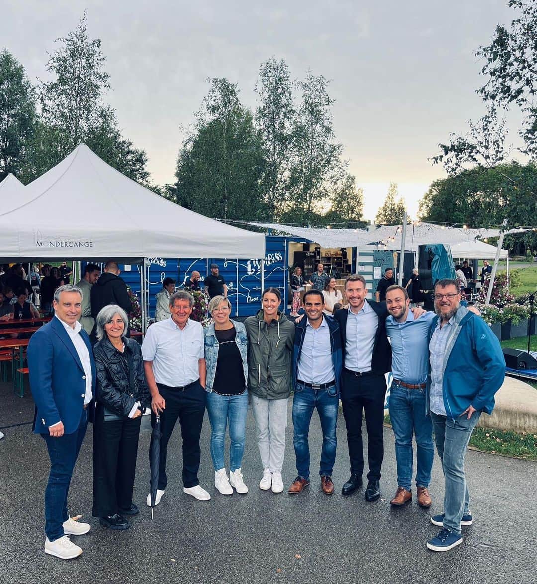 マンデイ・ミネラのインスタグラム：「Geschter Owend am Park Molter 🤩💙 E flotten Eck fir Grouss a Kleng. Merci @kikomenichetti fir den Entertainment 😊@dp_demokratesch_partei #dpsüden #parcmolter #monnerech」