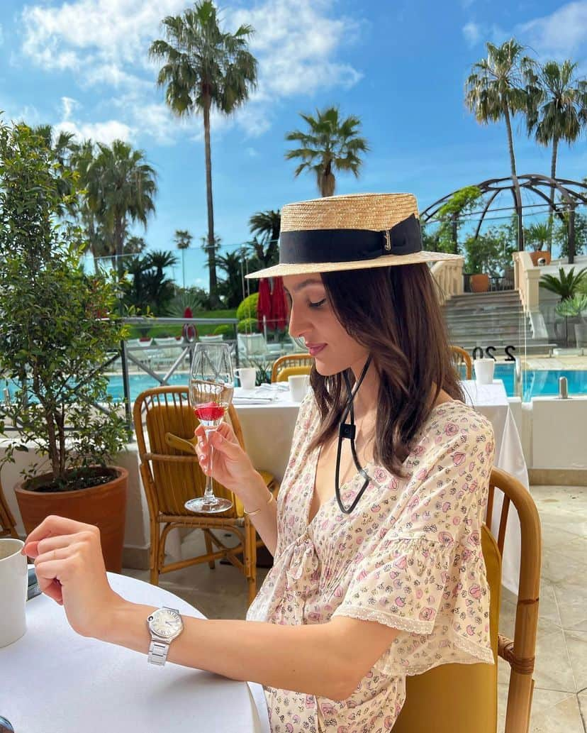 ボルサリーノさんのインスタグラム写真 - (ボルサリーノInstagram)「Seaside hat elegance. Captured against a picture perfect #coteazur location the talented content creator repost @nikolalowrie is looking elegantly chic with her Borsalino #SS23 straw Magiostrina #hat. #Hatyourdiversity & shop this look along with all the top season highlights now on www.borsalino.com  #italianstyle #MadeinItaly #Borsalinoworld #Panamahat #Summertime  #Borsalinohatlover #Borsalinonstrawhat #Borsalinolover #travelaccessories #onthebeach #influencers #lavitaebella #francia #cannes」8月25日 21時00分 - borsalino_world