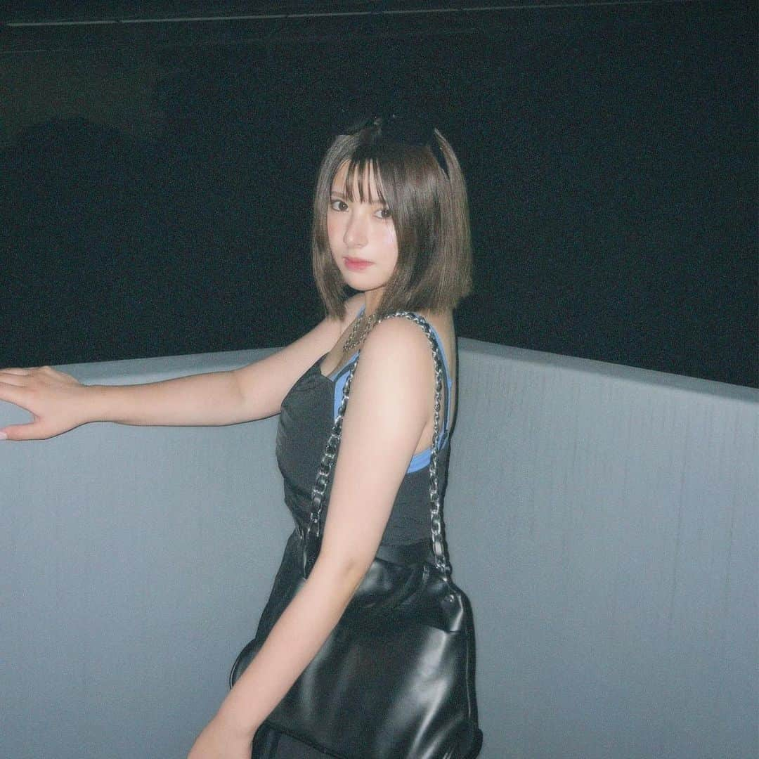 関さくらのインスタグラム：「🖤⋆͛*͛ ボブにしたよっ✌🏻 ̖́- どれを1枚目にしようかかなり迷ったんだけどみんな何枚目が好き❔ このワンピース可愛いくて最近のお気に入り〜🫠‪‪💦‬ 色んなコーデに着回してる‪‪❤︎‬ #apres_mignon #アプレジュールミニョン #apres_pr」